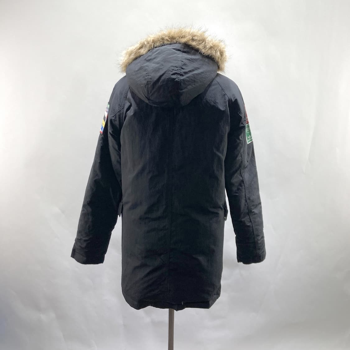 아디다스 배지 여성덕다운패딩자켓 블랙 S  상품이미지3