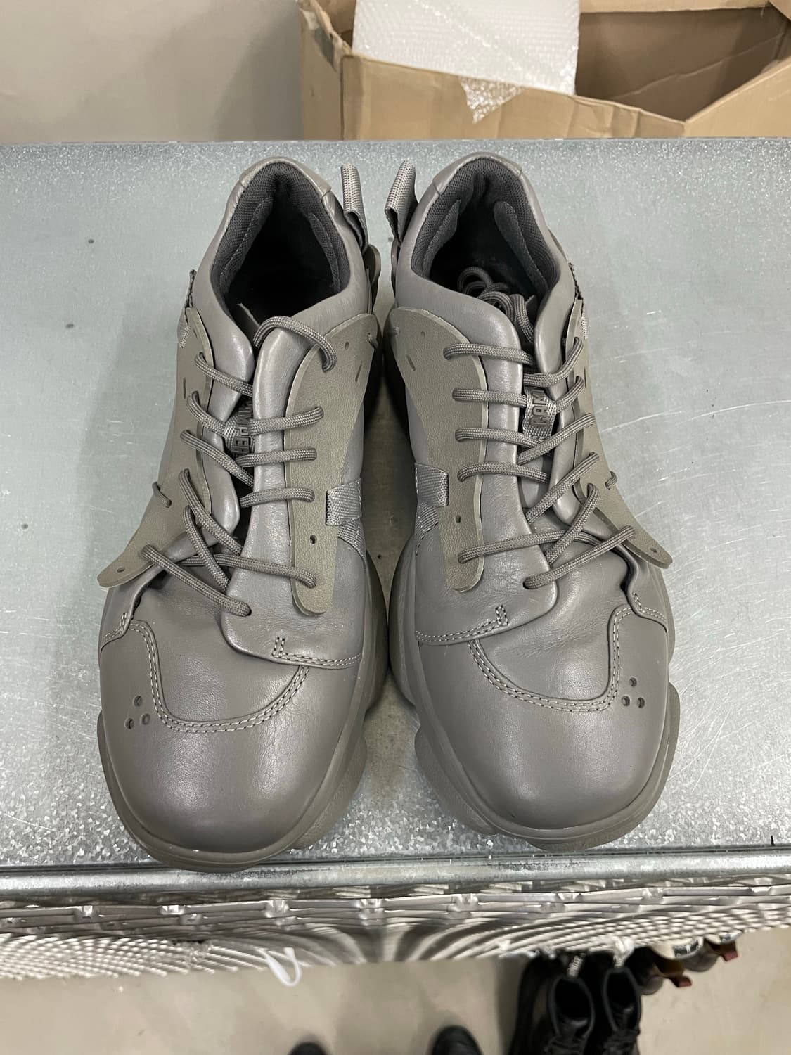 캠퍼 카스트 레더 스니커즈 그레이 42 상품이미지5