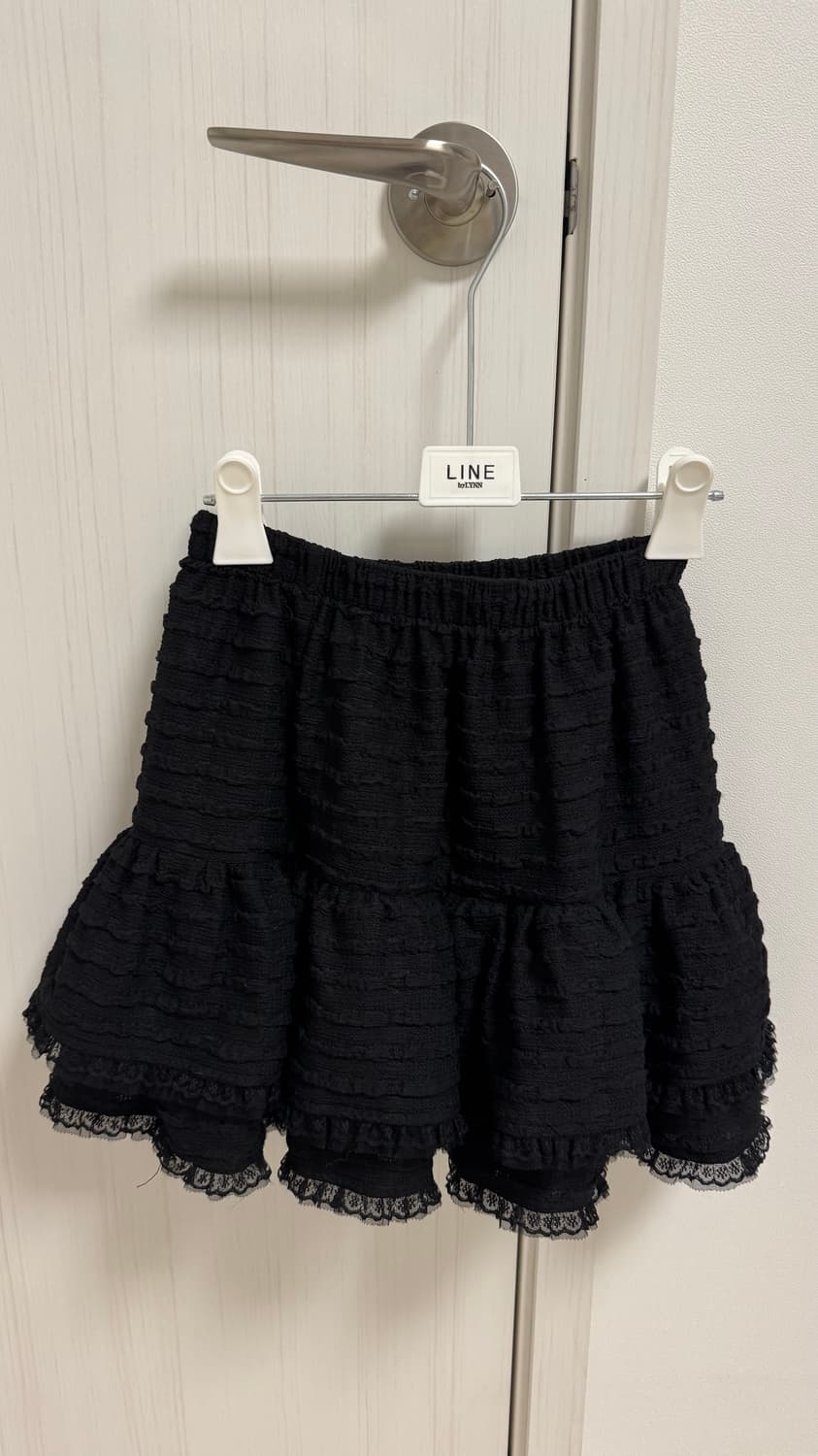 모어댄라이크 검정 프릴 미니스커트 상품이미지1
