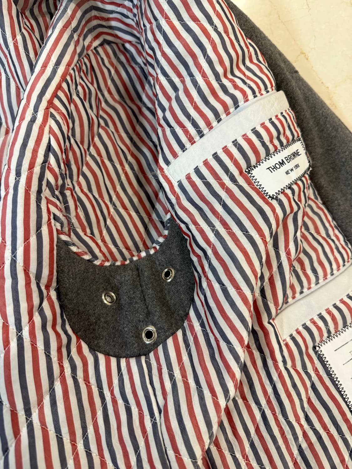 톰브라운 캐시미어 바시티자켓 상품이미지3