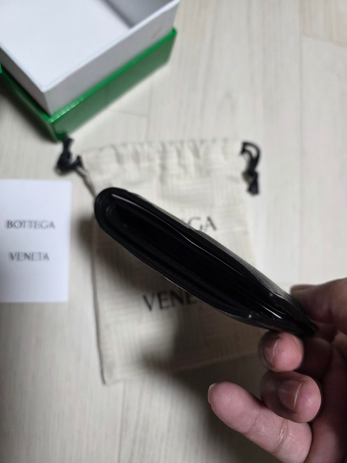 [새상품급,풀구성]보테가베네타 맥시 반지갑 블랙 상품이미지5