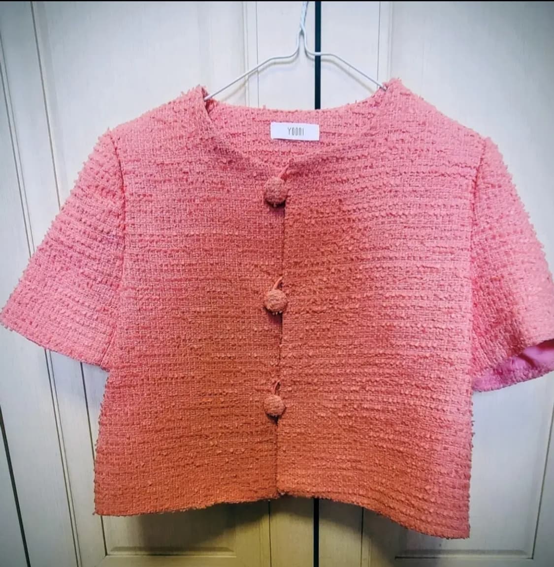 디자이너 브랜드 'YOONI(유니)'의 핑크 트위드 반팔 크롭 자켓 상품이미지1