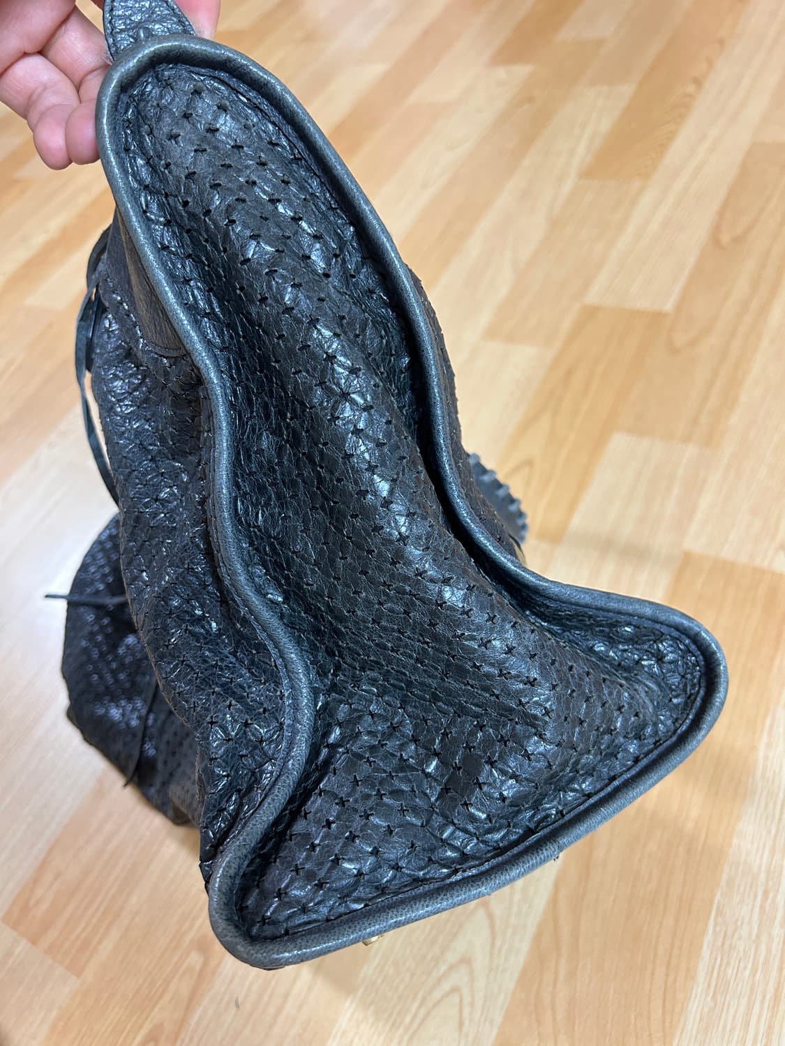 발렌시아가 모터백 상품이미지10