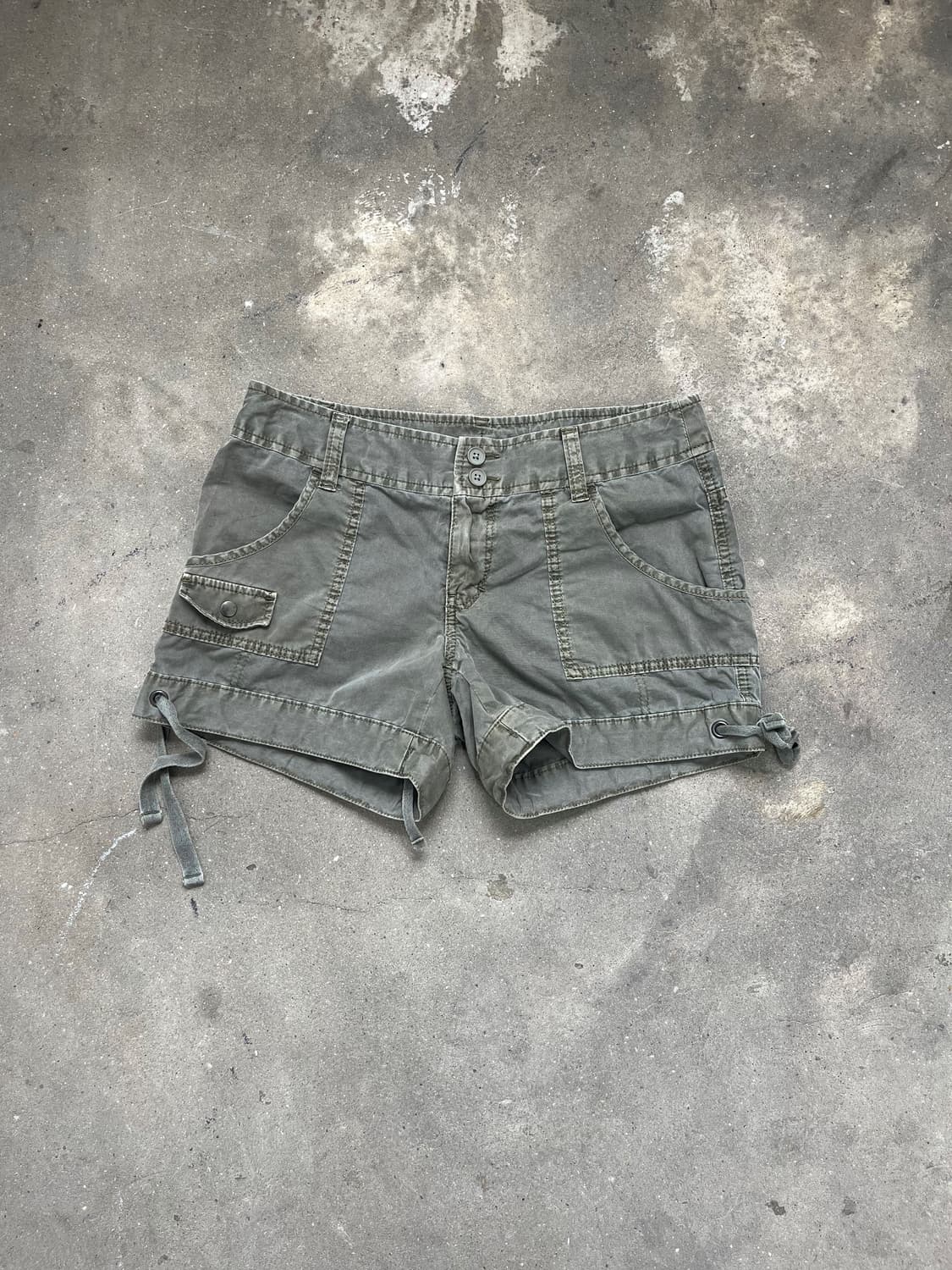 Uniqlo 카키 밀리터리 스트링 숏팬츠 상품이미지1