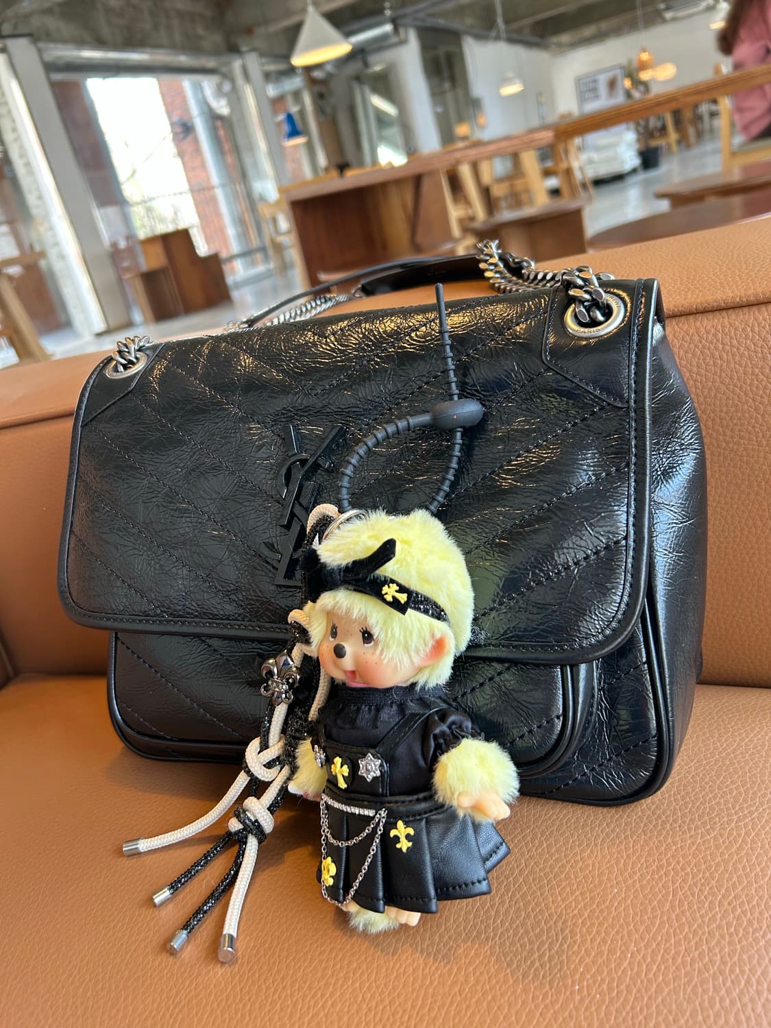 (70) 힙걸💛🌟🖤정품 몬치치 커스텀 블랙 레더 원피스키링 상품이미지9