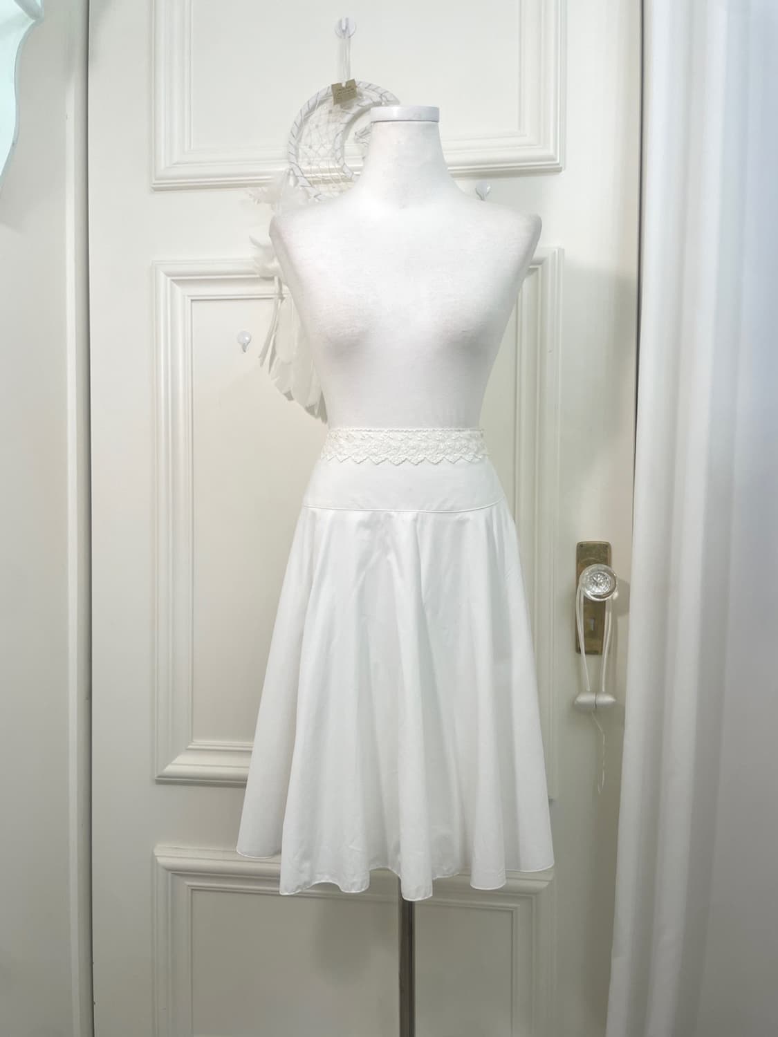 white waist lace point flare midi skirt 상품이미지1