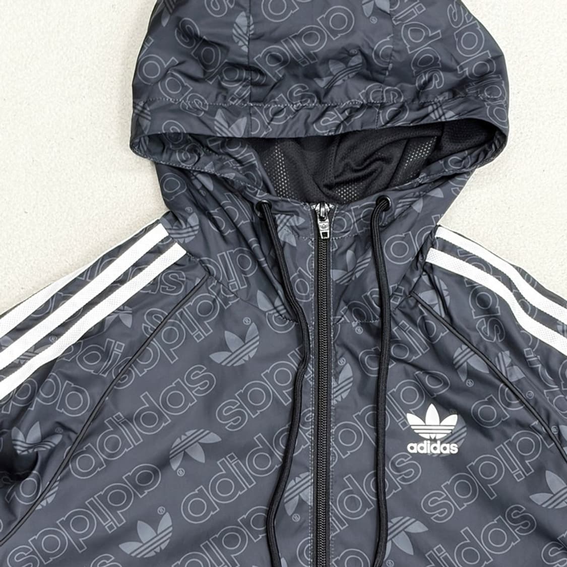 ADIDAS 모노그램 유로파 윈드 브레이커 XS 상품이미지3