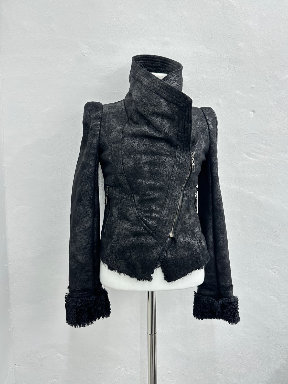 Asymmetric drape fur faux jacket 상품이미지3