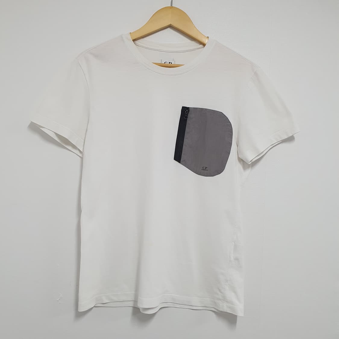 CP컴퍼니 나일론 포켓 반팔티셔츠 90-95 상품이미지1