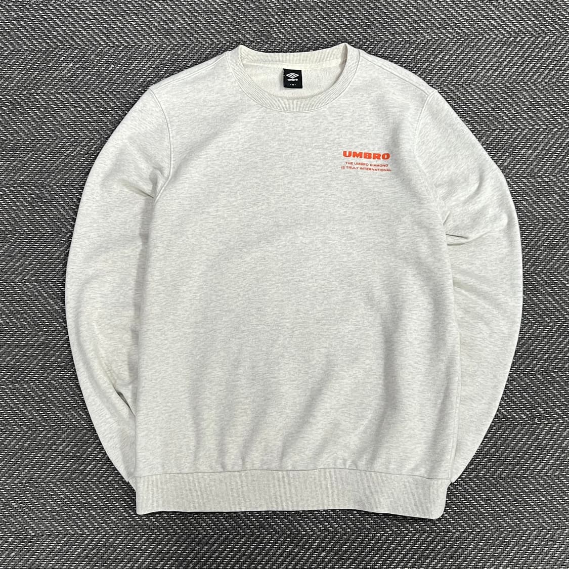 엄브로 베이직 로고 맨투맨 v1077 상품이미지1