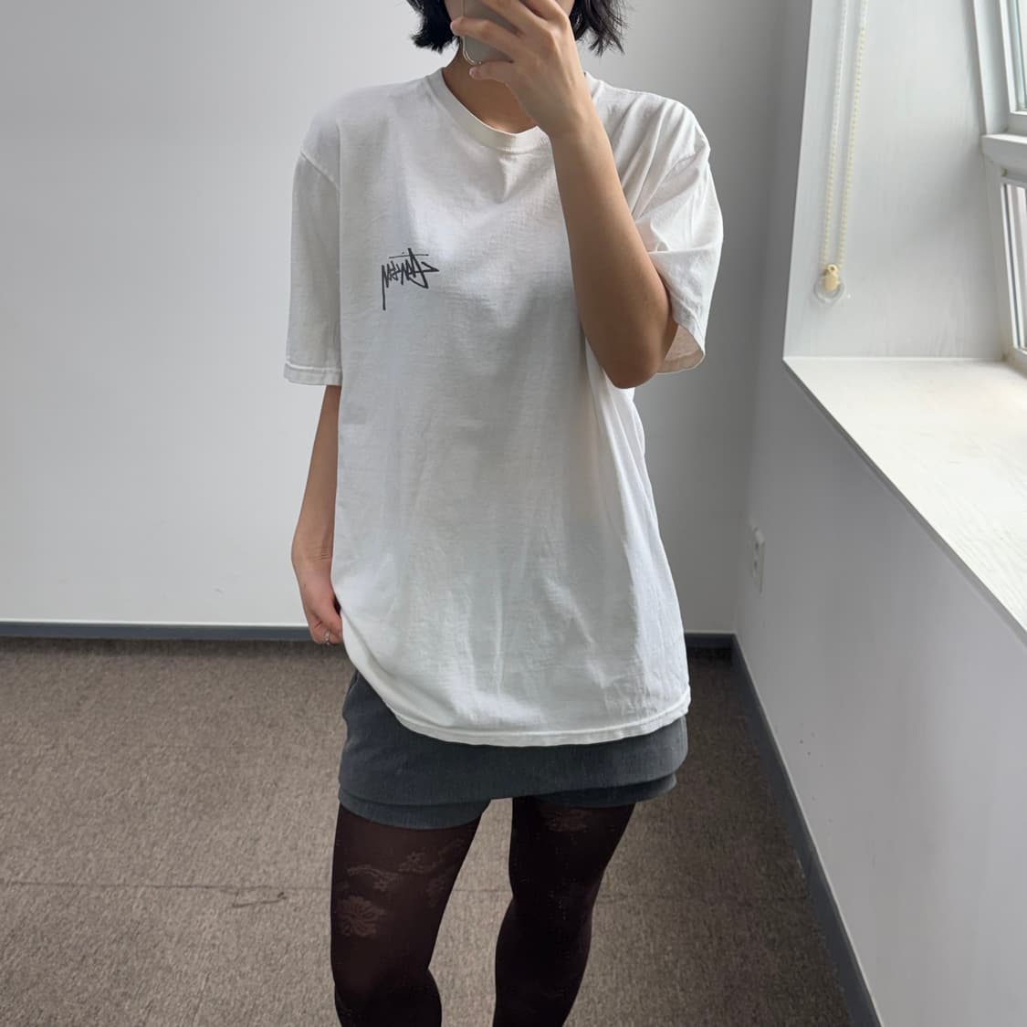 Stussy 스투시 백 블랙 로고 화이트 반팔 상품이미지1