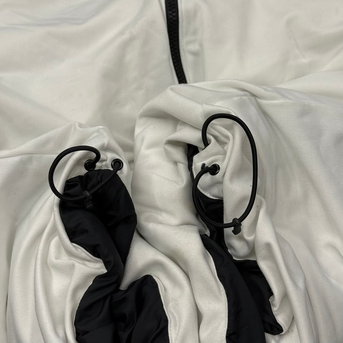 아디다스 흰검 블랙 양면 리버시블 숏패딩 105 상품이미지9