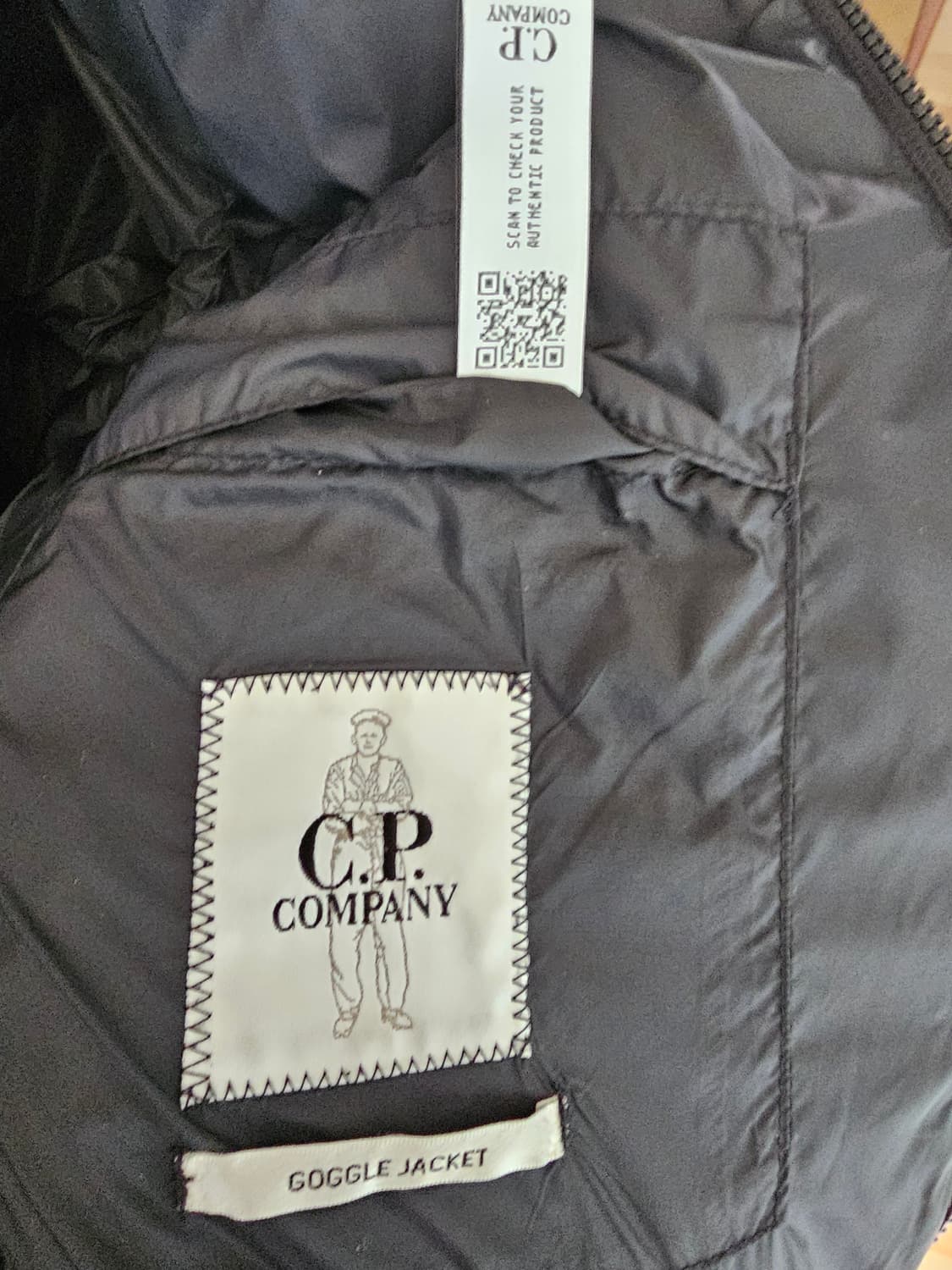 cp컴퍼니 고글 경량패딩 상품이미지4