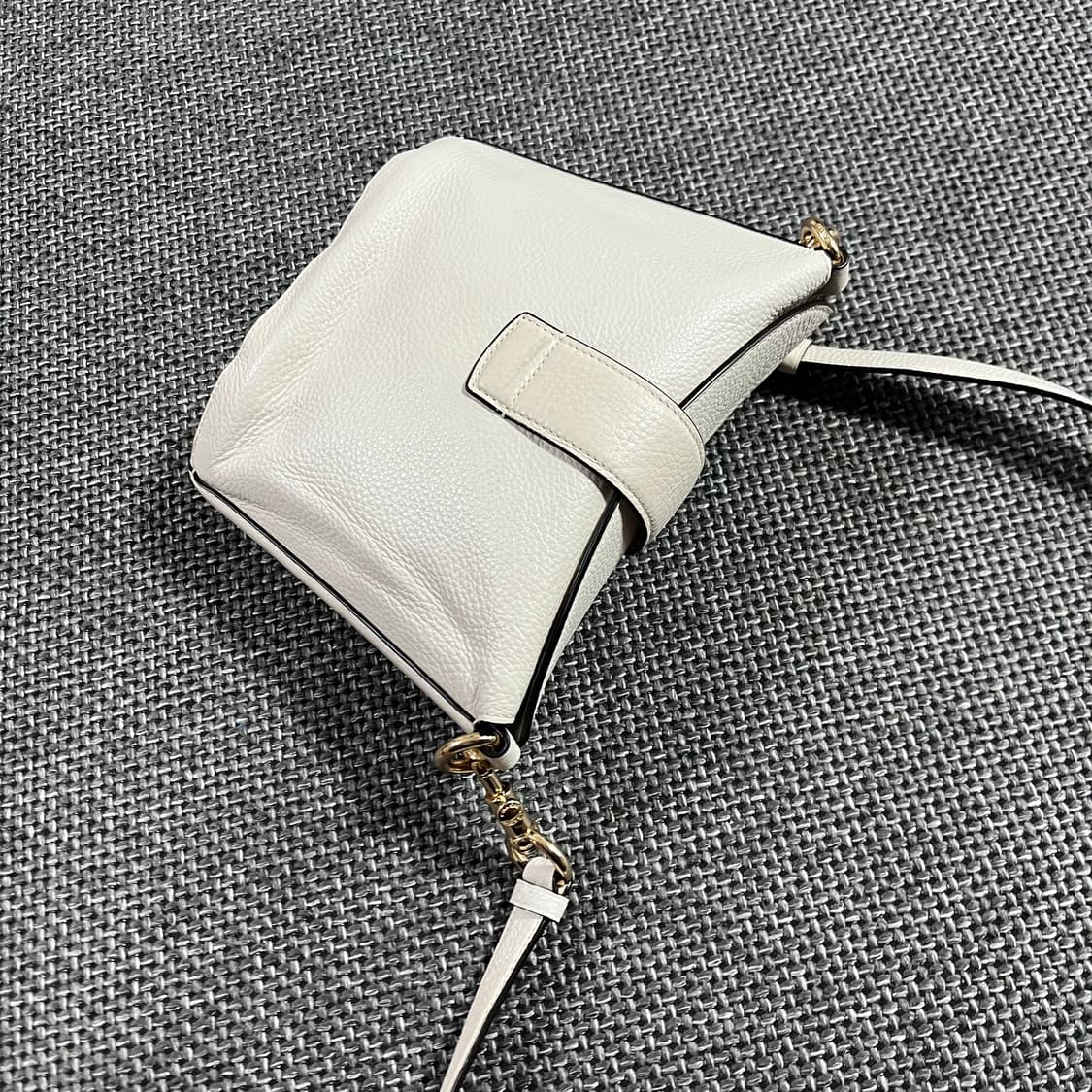 coach mini cross bags 코치 레더 크로스 백 상품이미지4