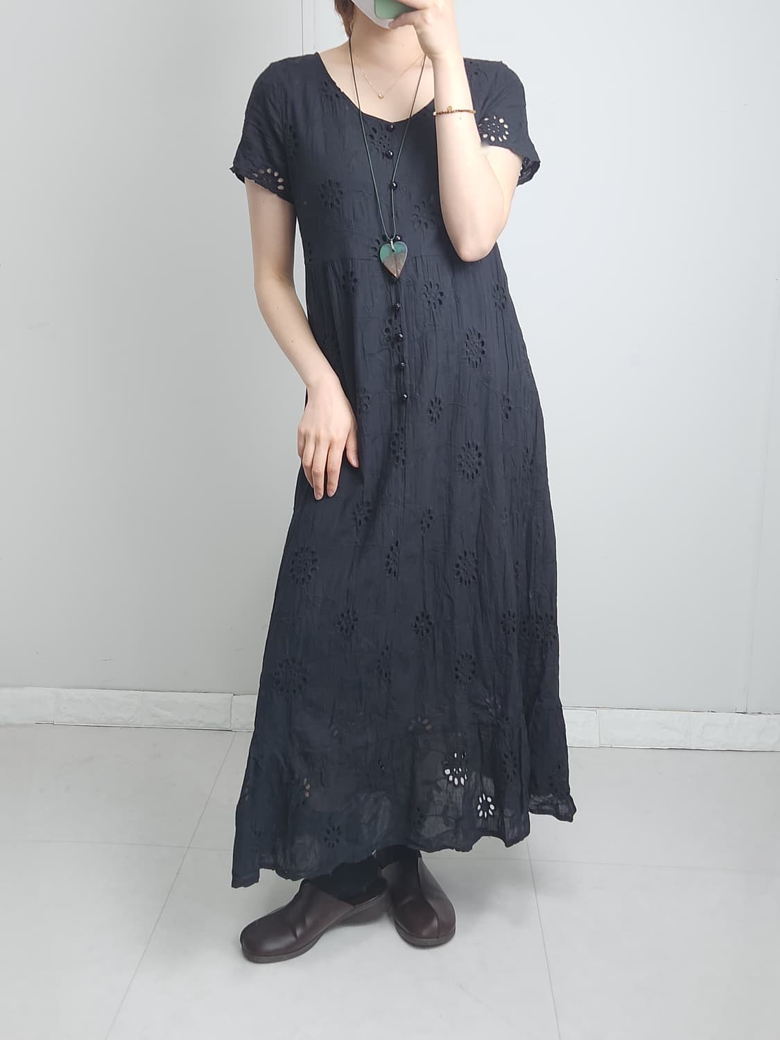 펀칭 자수 맥시 롱 원피스 상품이미지2