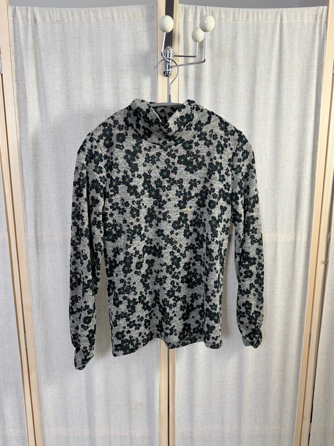 amo-amao-ama 플라워 터틀넥 탑 상품이미지1