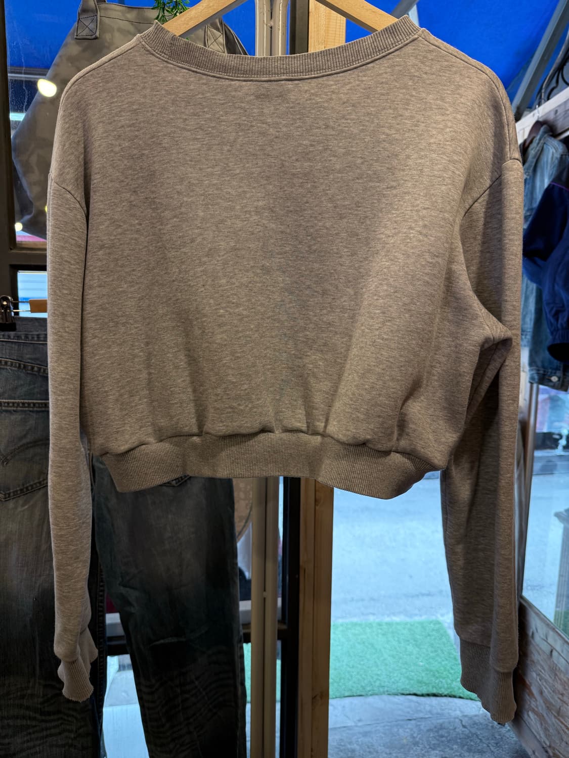 챔피온 그레이 크롭 맨투맨 상품이미지3