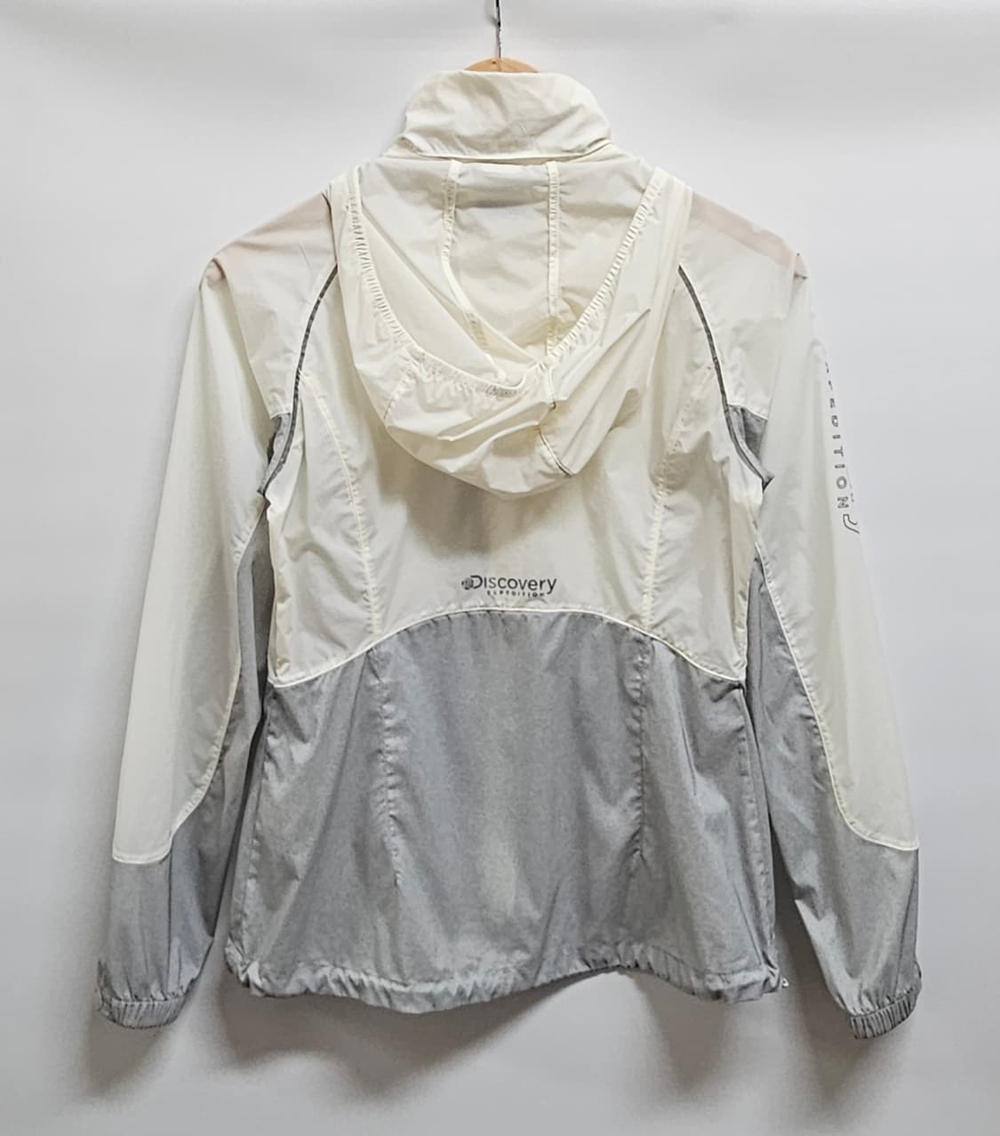 디스커버리 여성 후드 바람막이 90 상품이미지2