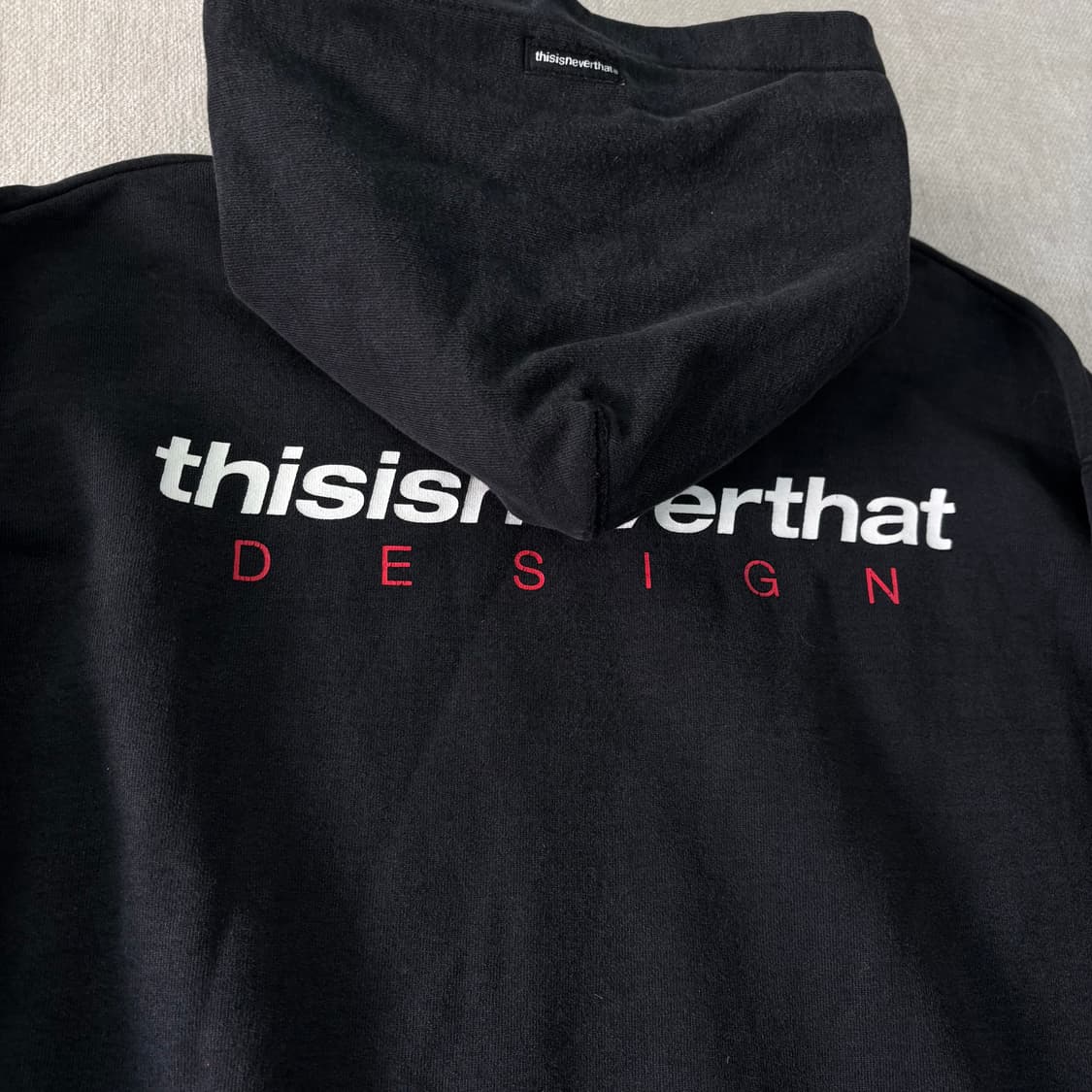 105 디스이즈네버댓 백로고 후드티 상품이미지3