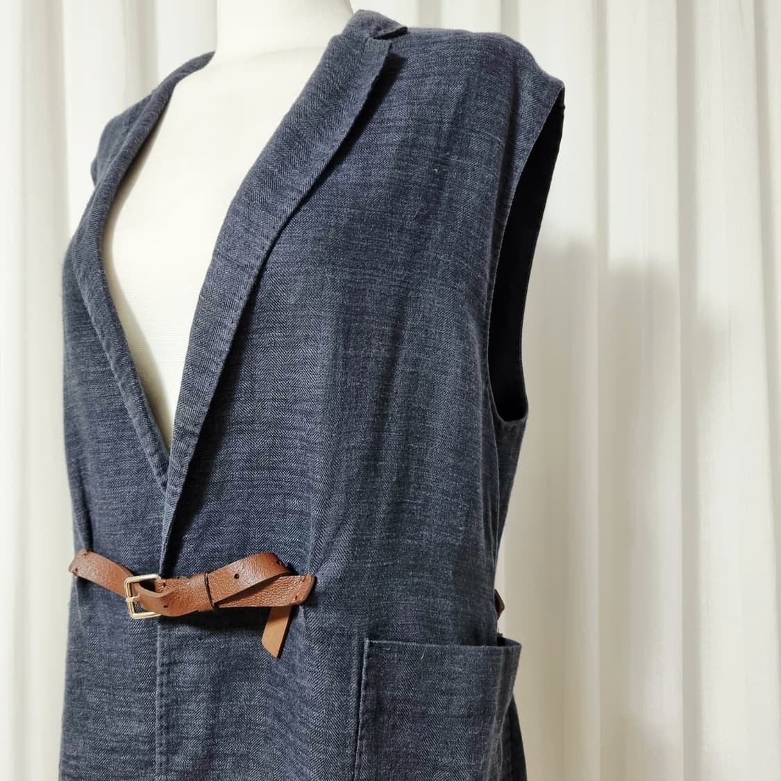 미스지컬렉션 레더트리밍 린넨실크혼방 데님 롱베스트 롱조끼 (55-66) 상품이미지5