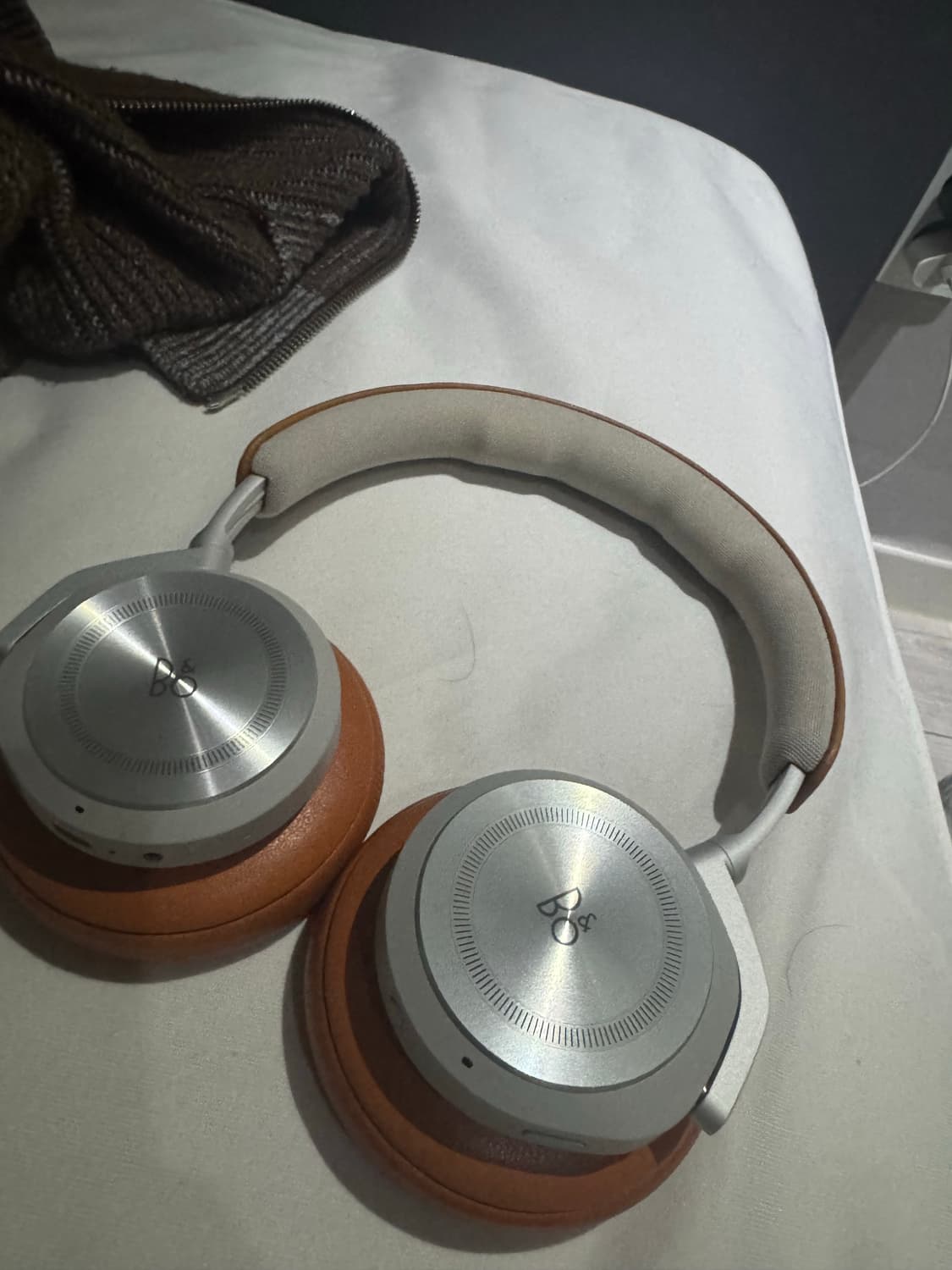 뱅앤올룹슨 Beoplay HX 브라운 헤드폰 상품이미지2