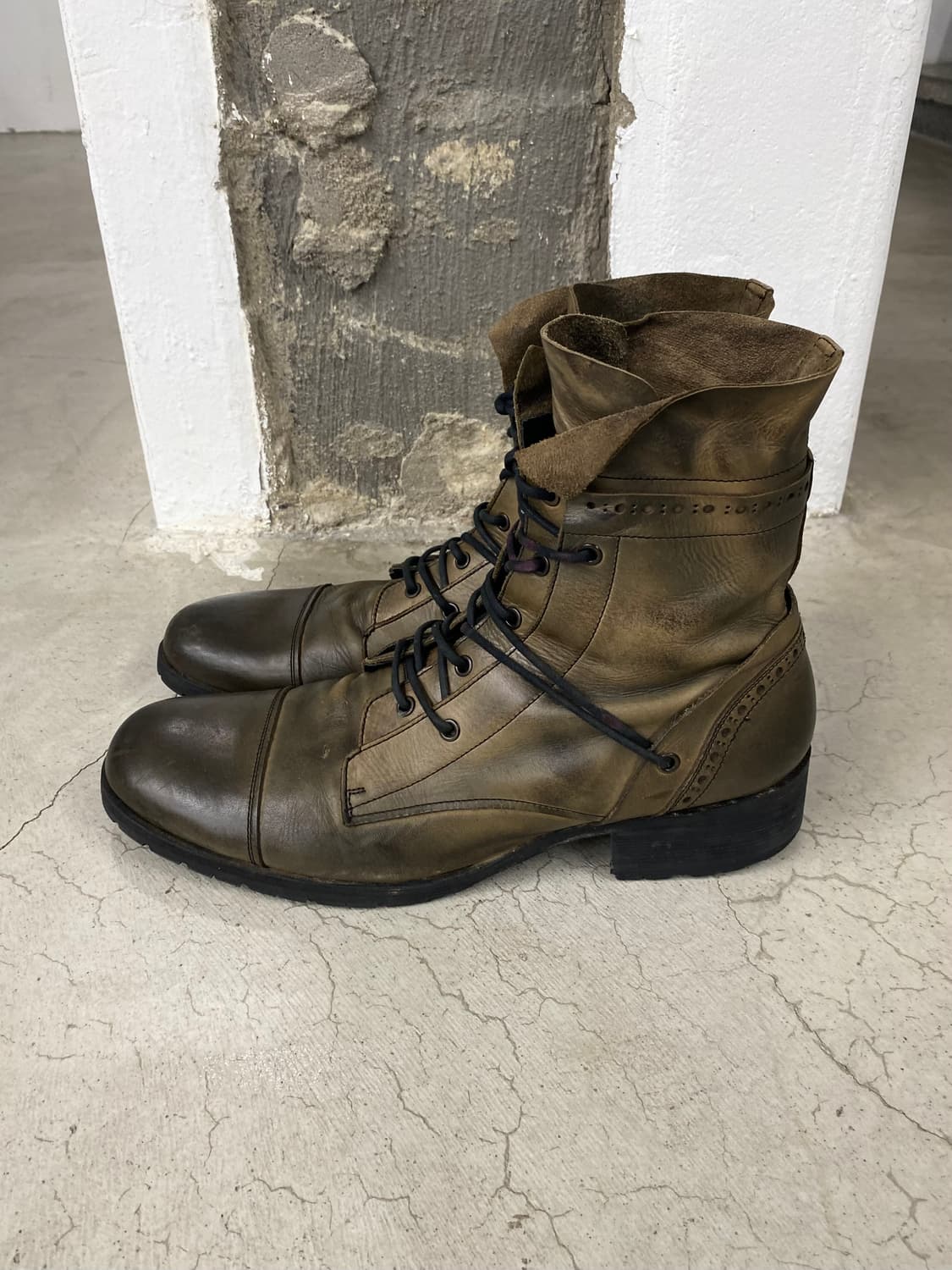 훕데두 올리브 레이스 업 레더 부츠 상품이미지4