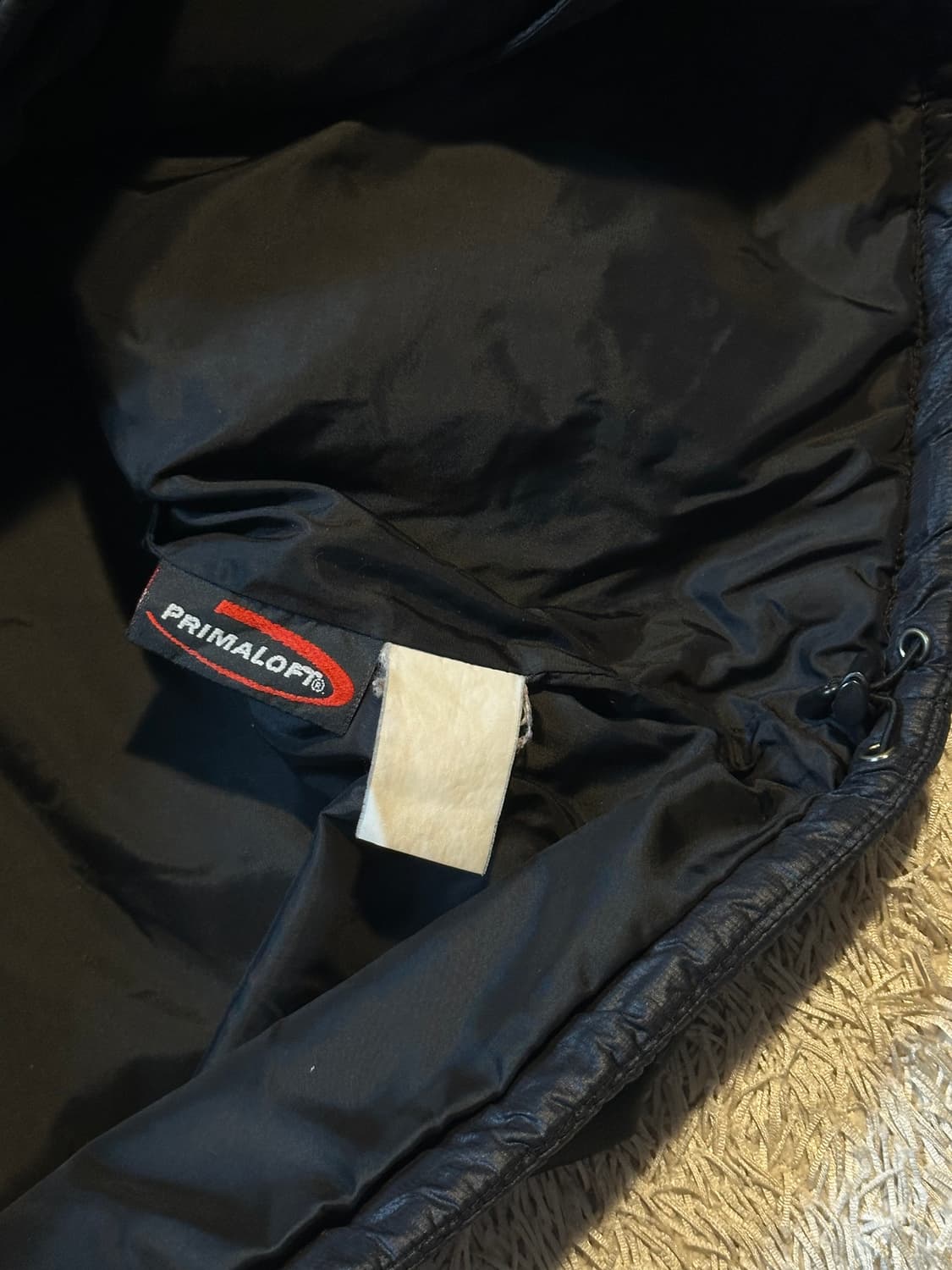 노스페이스 프리마로프트 유광 후드 경량패딩 블랙 상품이미지6