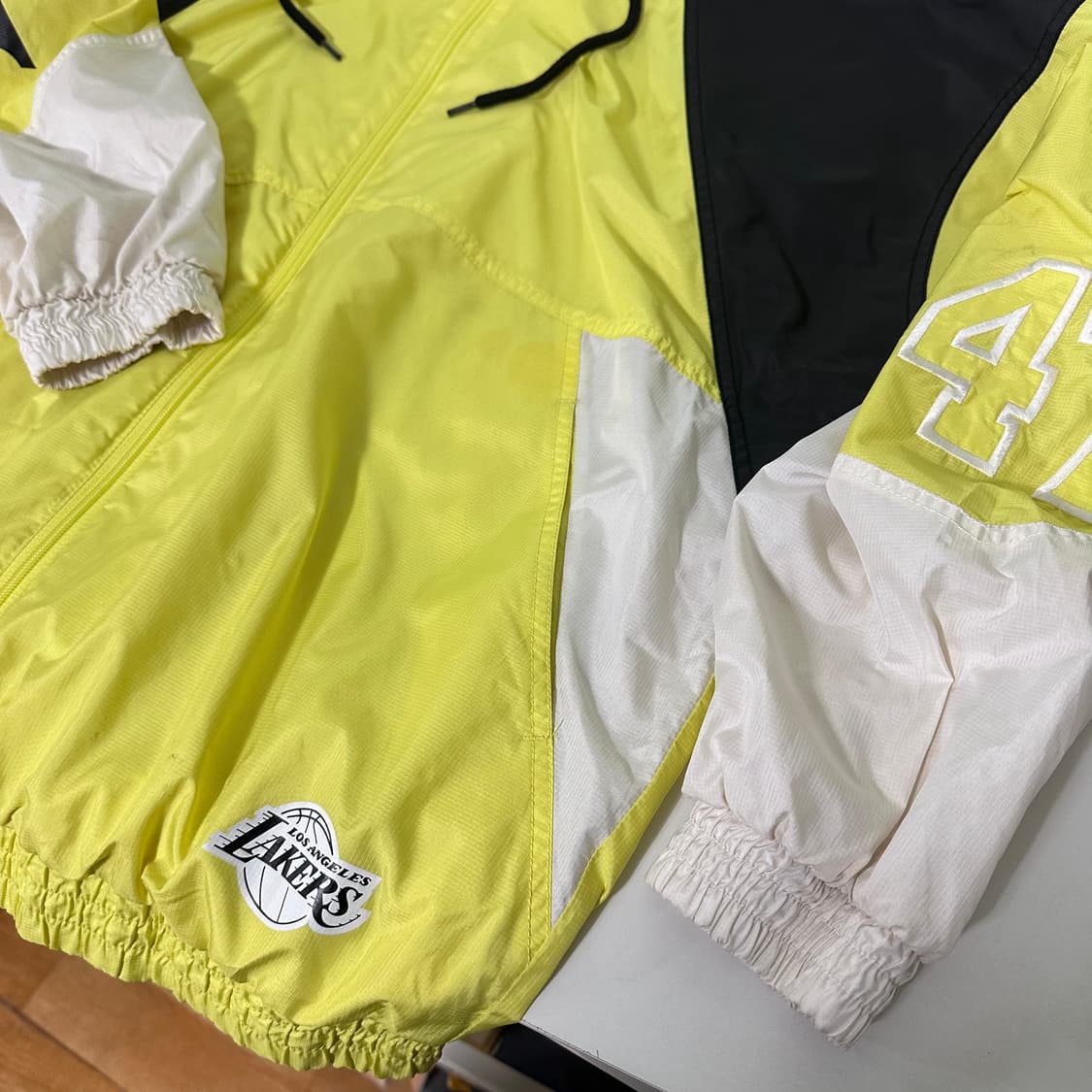 L NBA LA레이커스 검노 오버핏 바람막이 상품이미지4