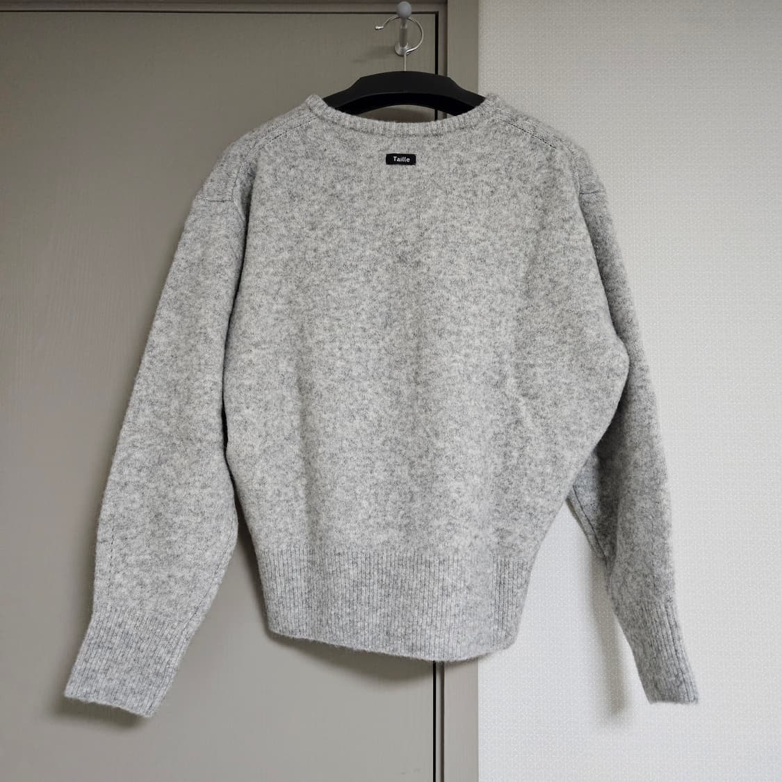 [2]타일레 브이넥 니트 상품이미지2