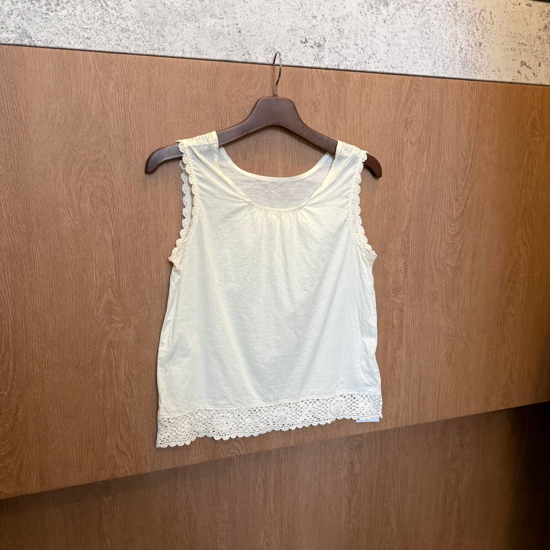 빈티지 슬리브리스 티셔츠 밑단 레이스 니트 배색 디테일 아이보리 상품이미지1