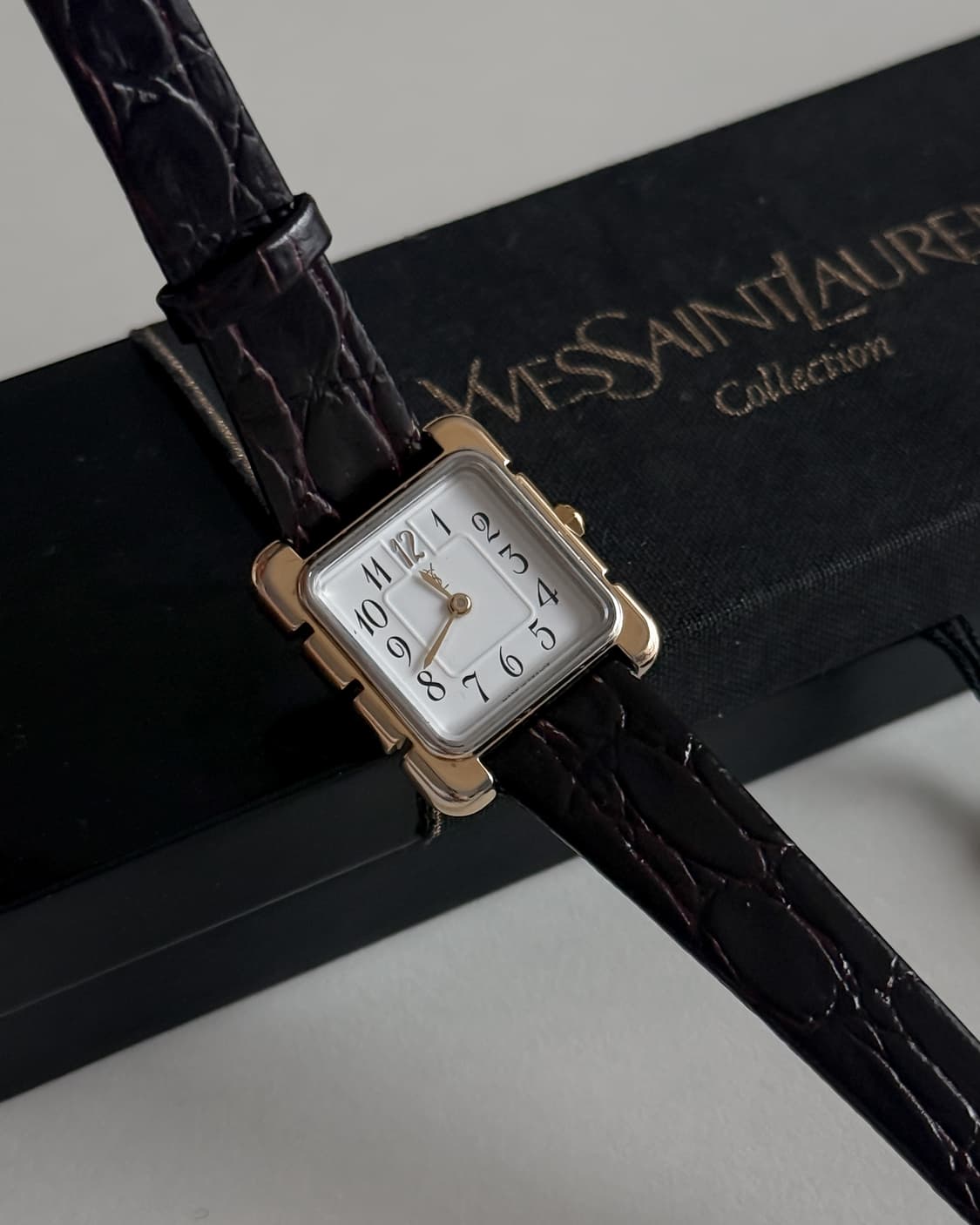 입생로랑 스퀘어 골드 미니 시계 상품이미지2