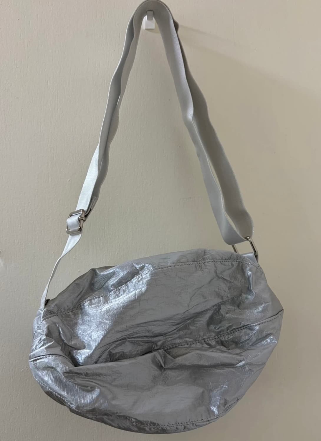 콜로신스 글로시 펌킨백 실버 상품이미지2