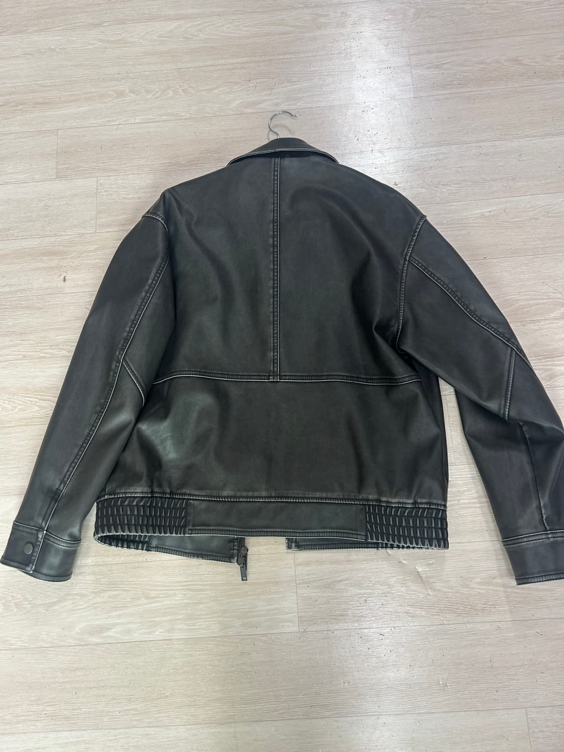 스파오 레더자켓 m사이즈 판매합니다 상품이미지2