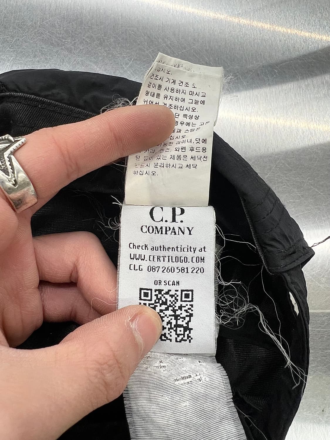 CP 컴퍼니 블랙 나일론 포켓 크롬 로고 R 패널 볼캡 상품이미지7