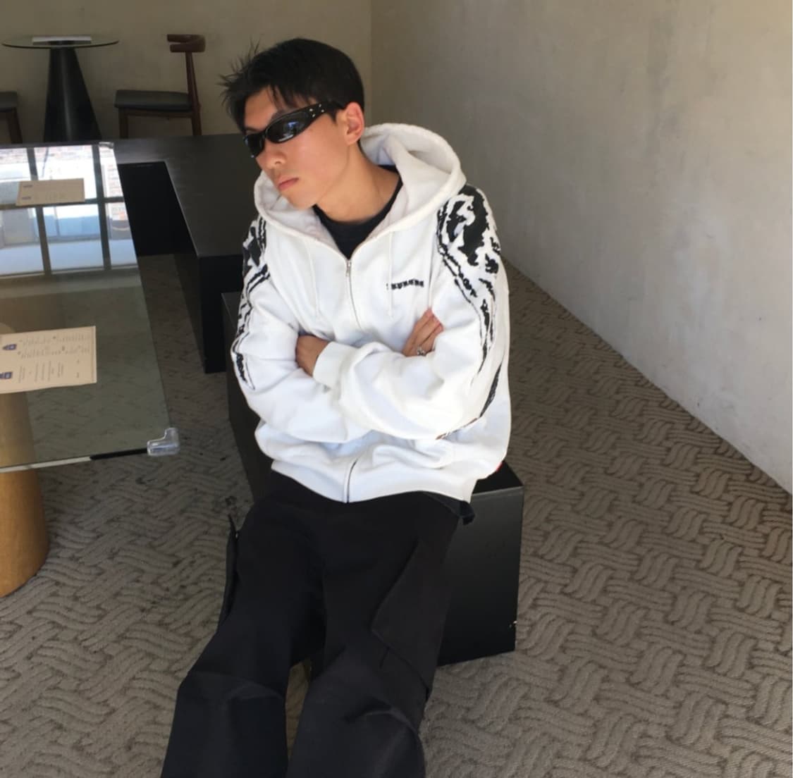 슈프림 25fw 윙스 후드집업 화이트 상품이미지5