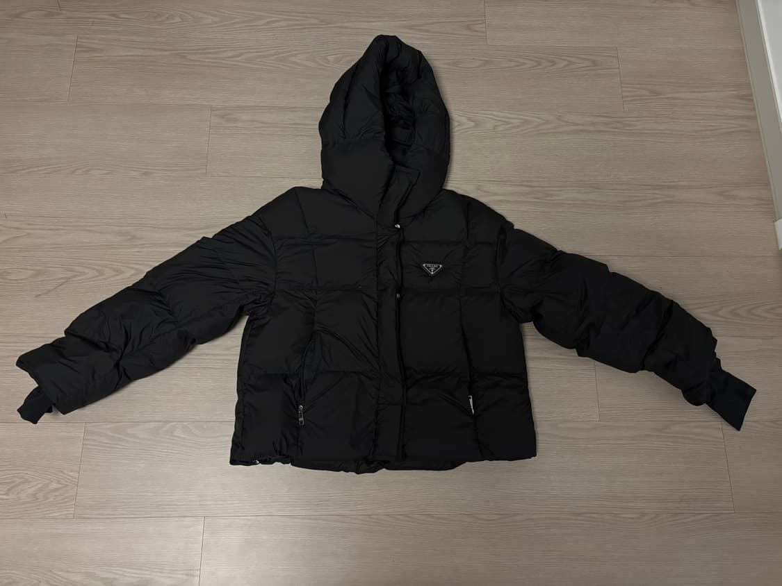 프라다 RE-NYLON 후드 다운 패딩 급처 상품이미지1