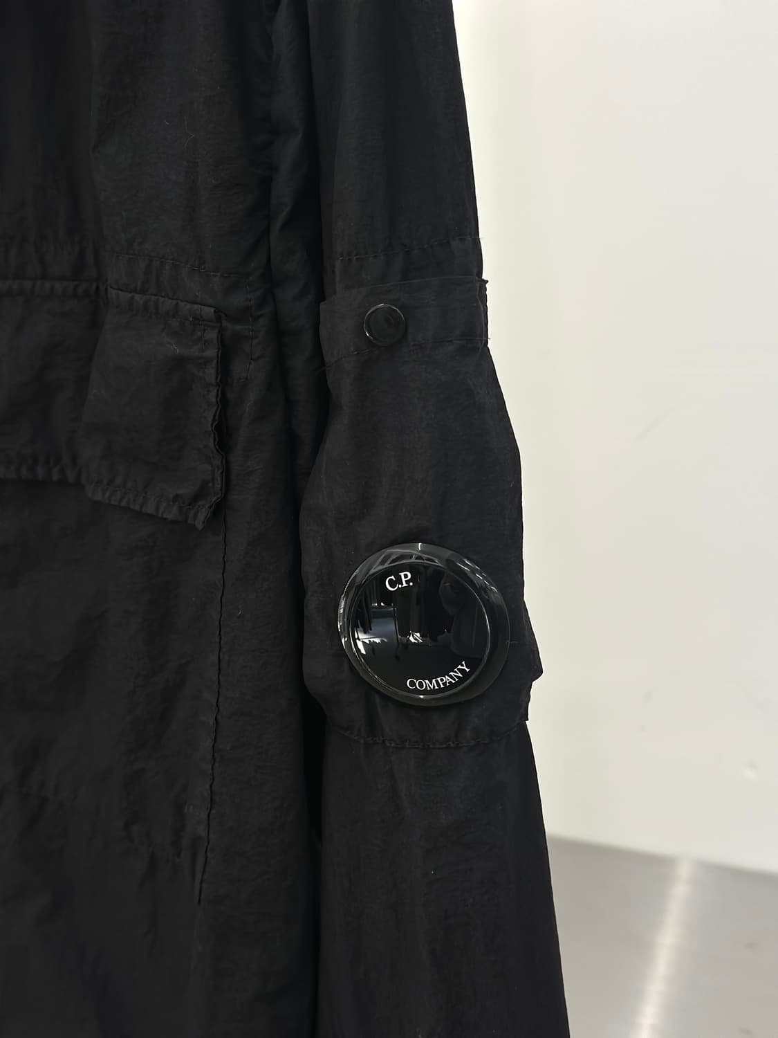 C.P컴퍼니 렌즈와펜 블랙 나일론 오버 셔츠  상품이미지3