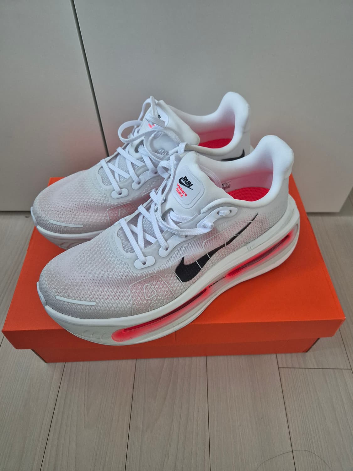 [255] 나이키 보메로프리미엄 브라이트화이트 상품이미지3