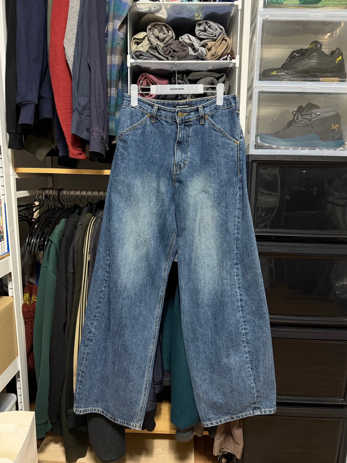 해칭룸 와이드 커브진 워시드 블루 상품이미지1