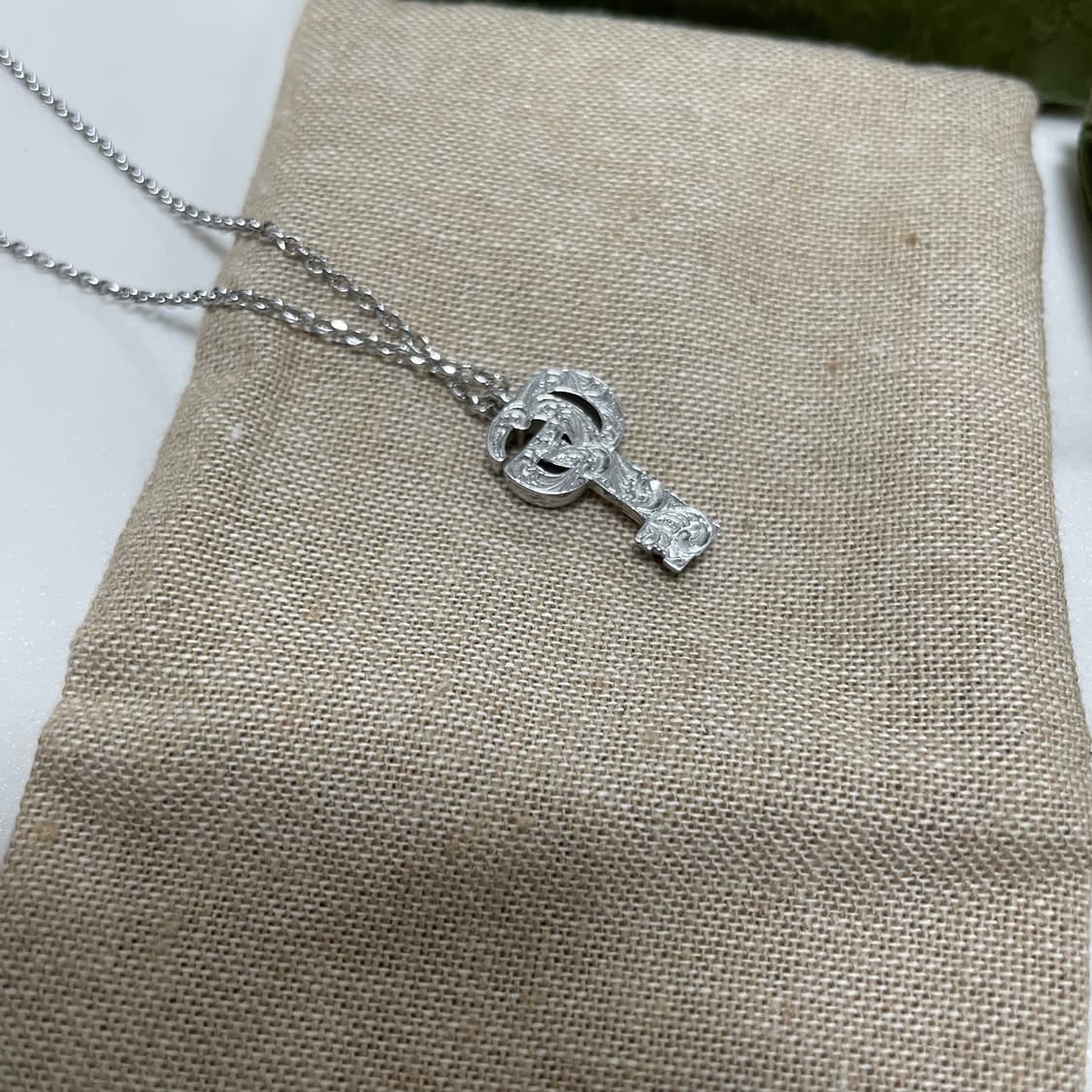 구찌 실버 마몬트 더블 G KEY 키 목걸이 상품이미지4