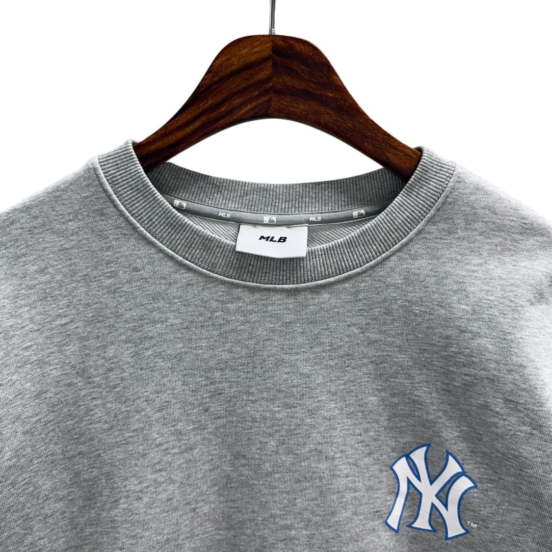 [M] MLB x 디즈니 그레이 맨투맨 상품이미지5
