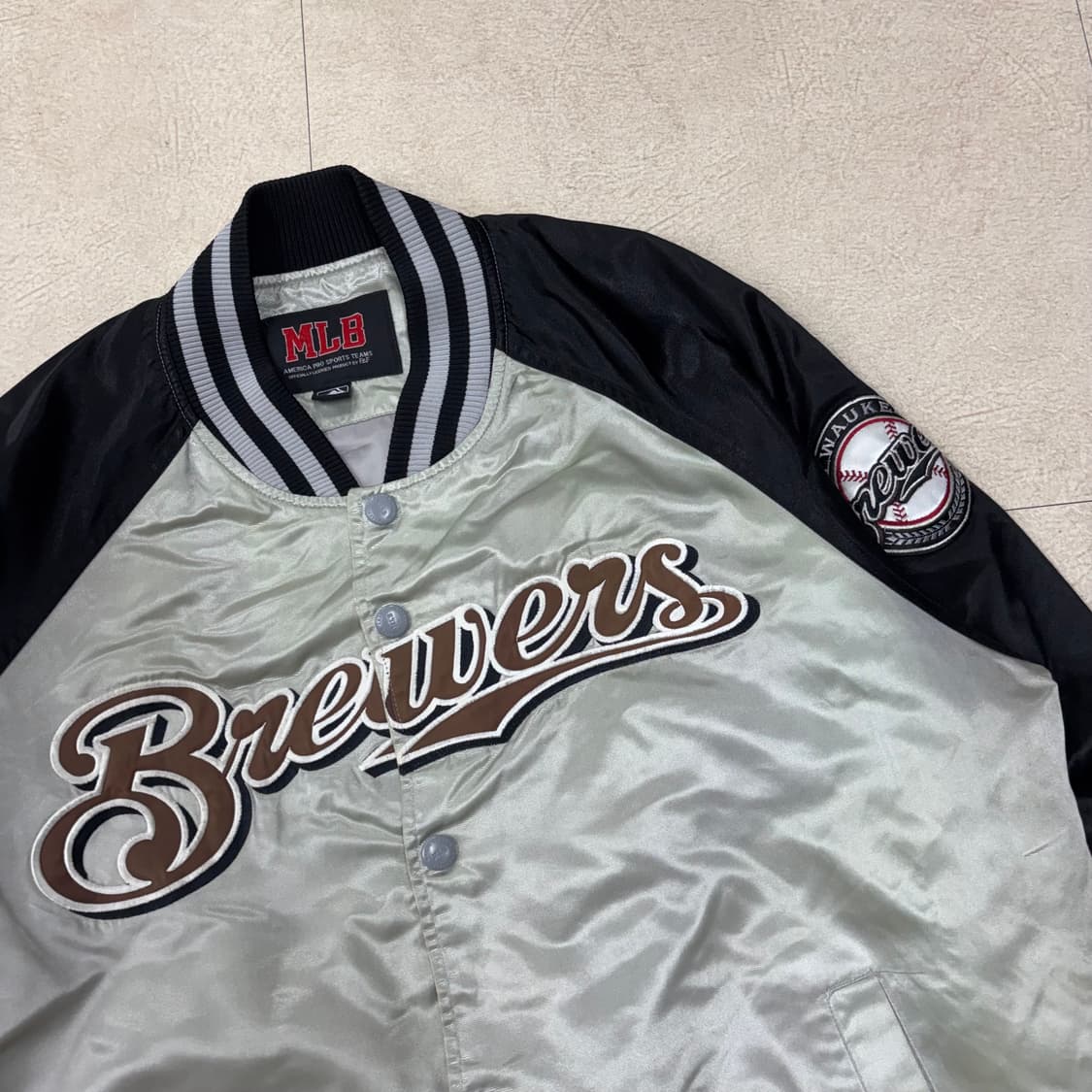 MLB 밀워키 브루어스 빅로고 새틴 바시티 자켓 상품이미지2