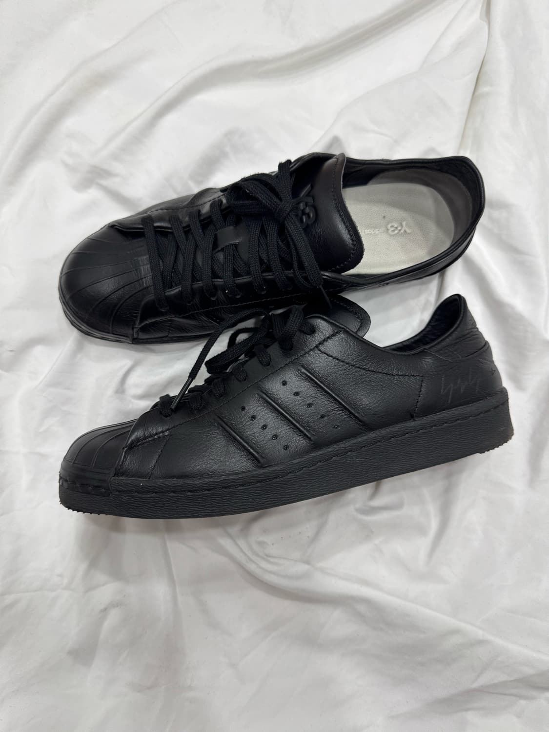 Y-3 트리플 블랙 슈퍼스타 (255-260) 상품이미지3