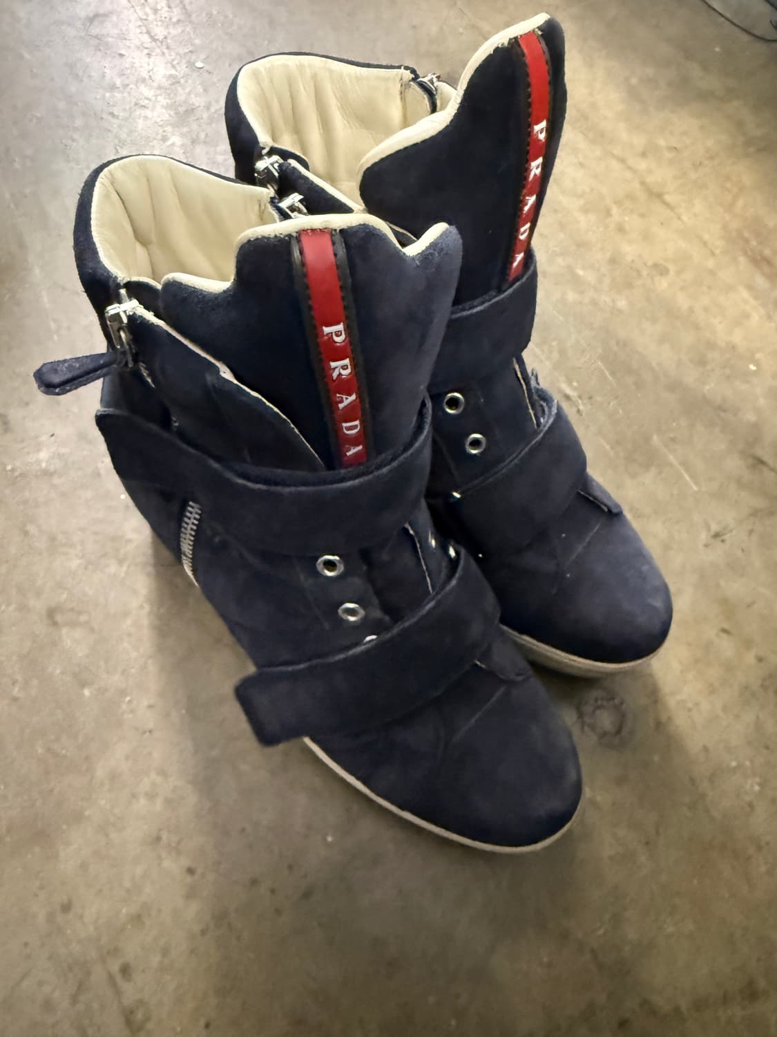 프라다 정품 네이비 블루 스웨이드 하이탑 스니커 36 상품이미지4