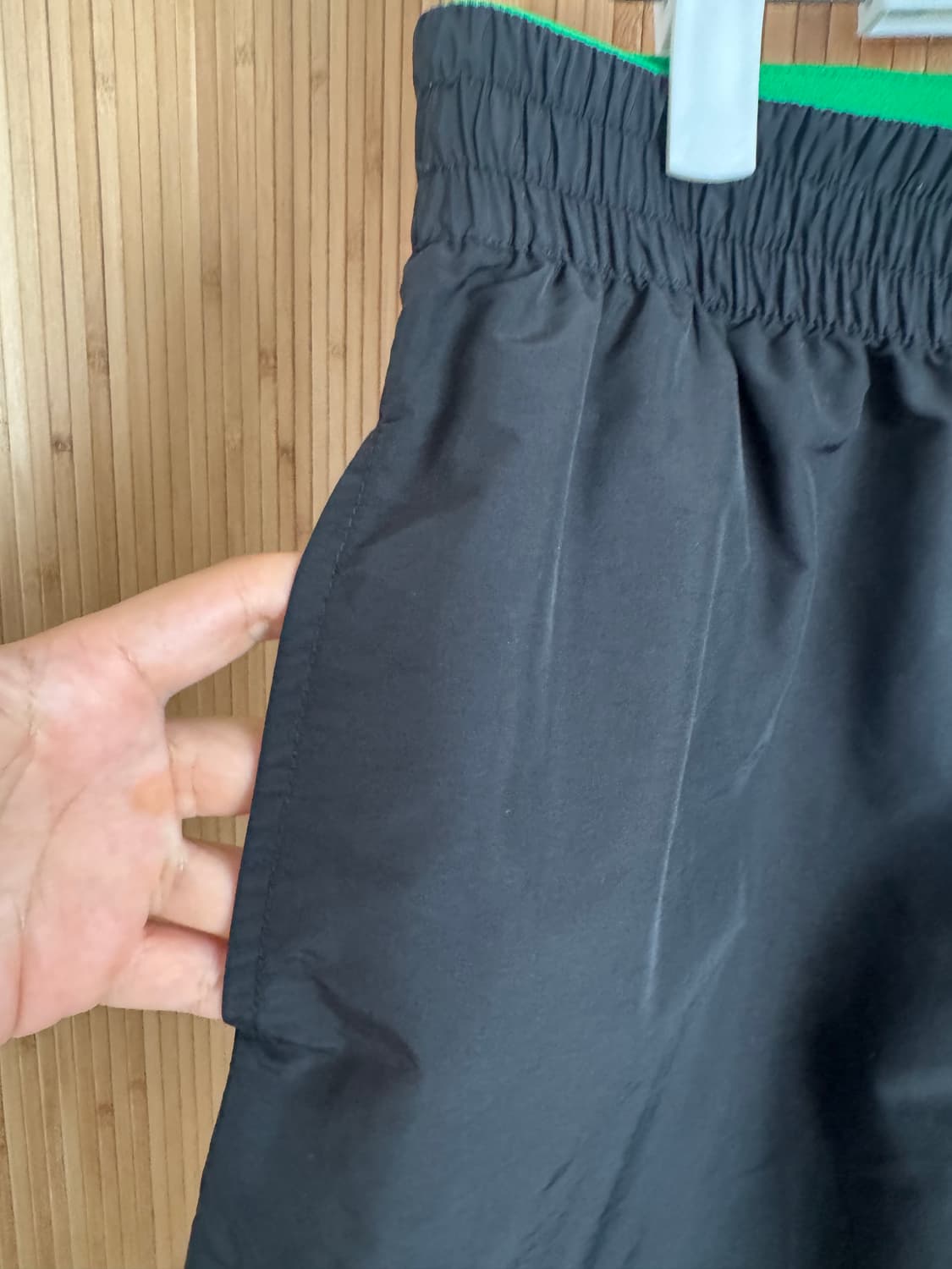 보테가베네타 나일론 버뮤다 쇼츠 블랙/그린 M 새상품급 상품이미지7