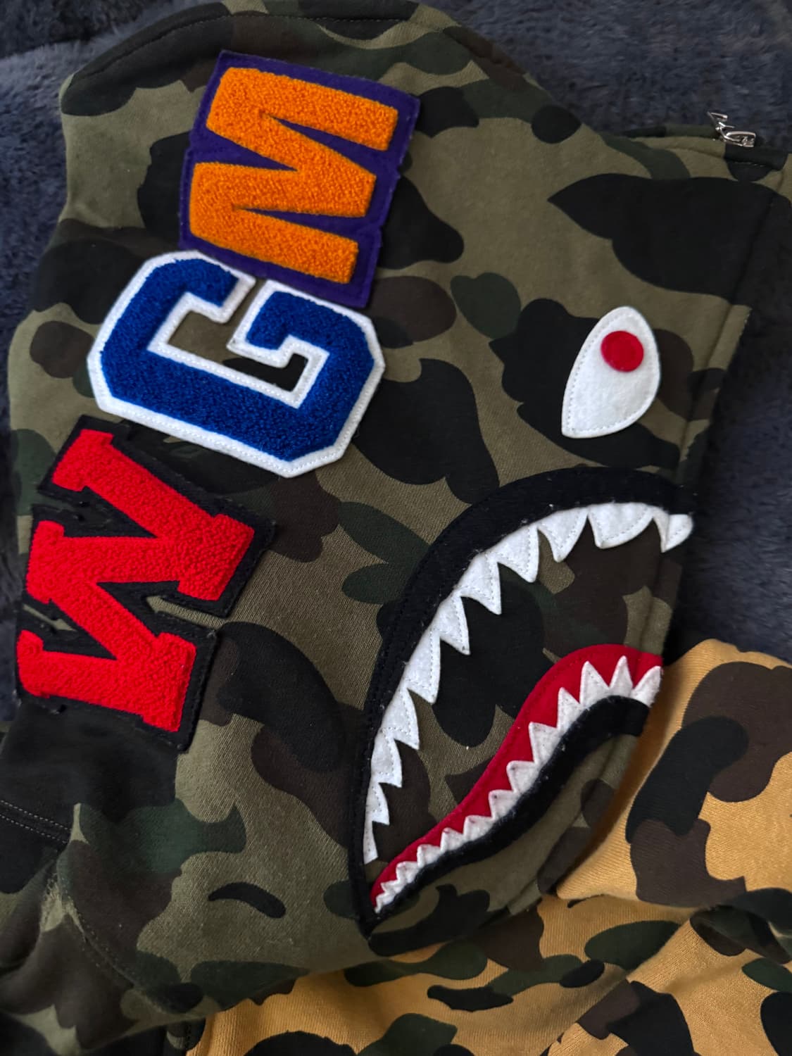 베이프 퍼스트 카모 세퍼레이트 샤크 풀 집 후드 옐로우 상품이미지3