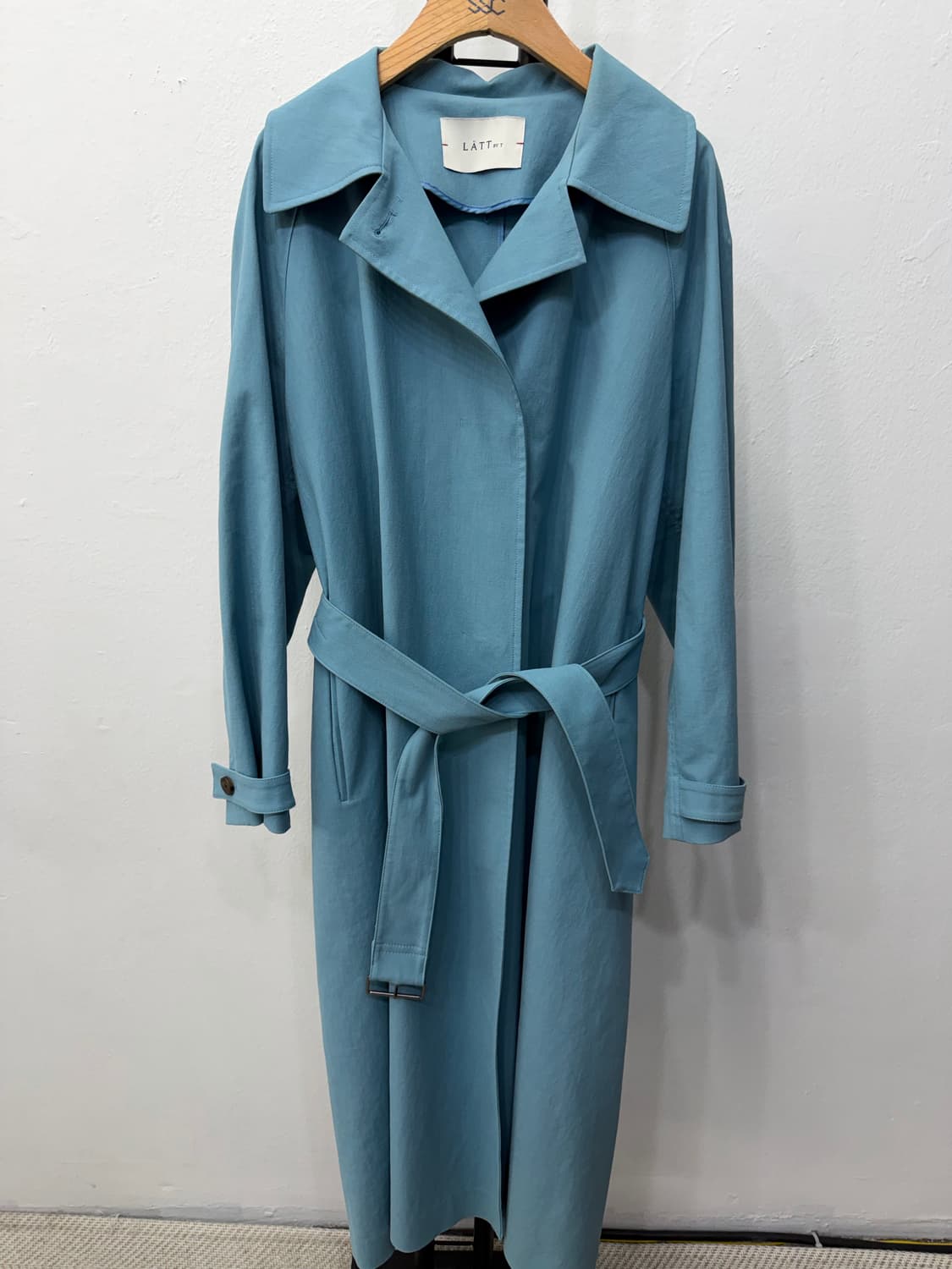 정품) LATT BY T 래트바이티 한섬 블루 트렌치 코트 82 상품이미지1