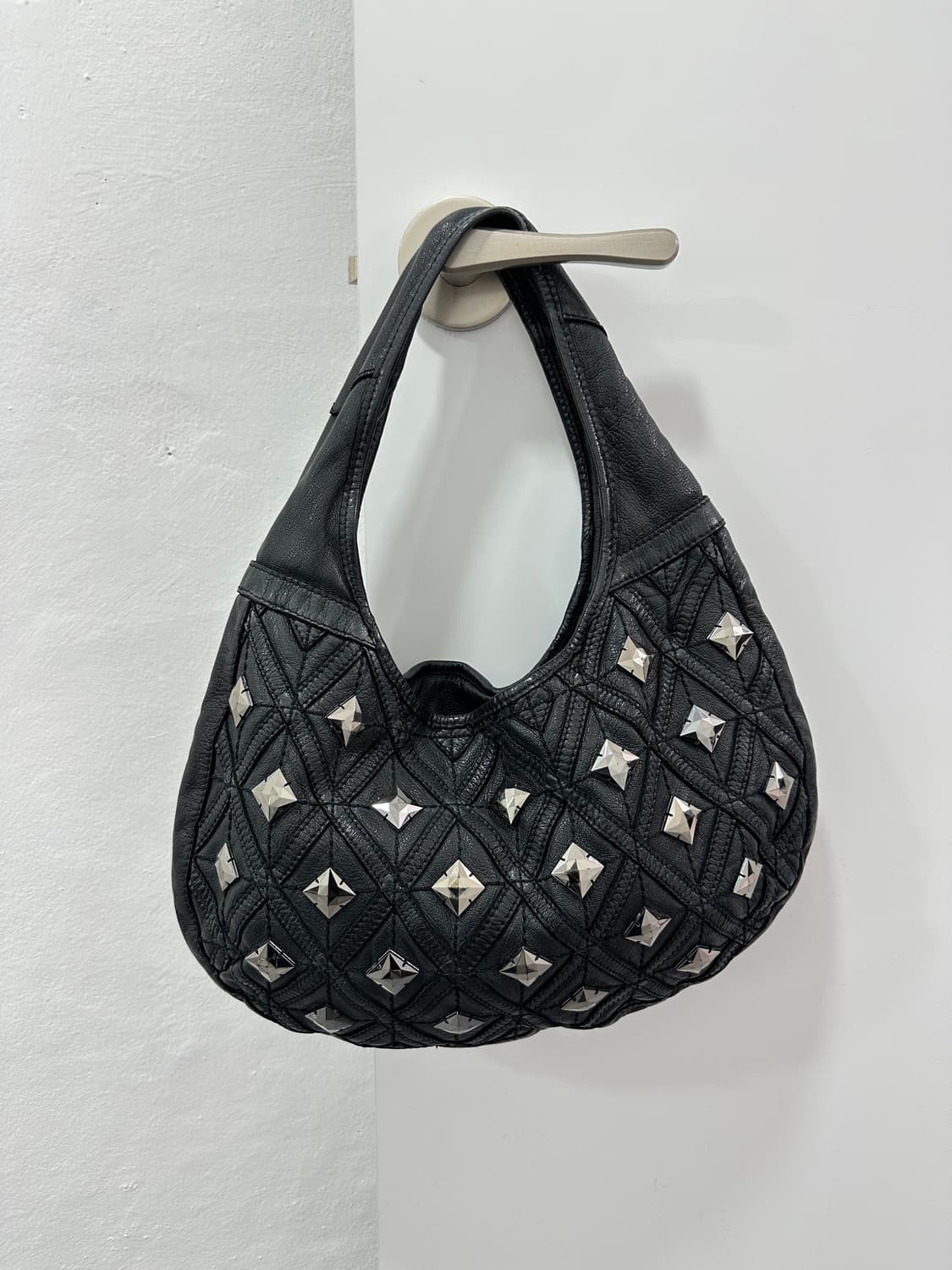 Stud sheepskin leather hobo bag 상품이미지2