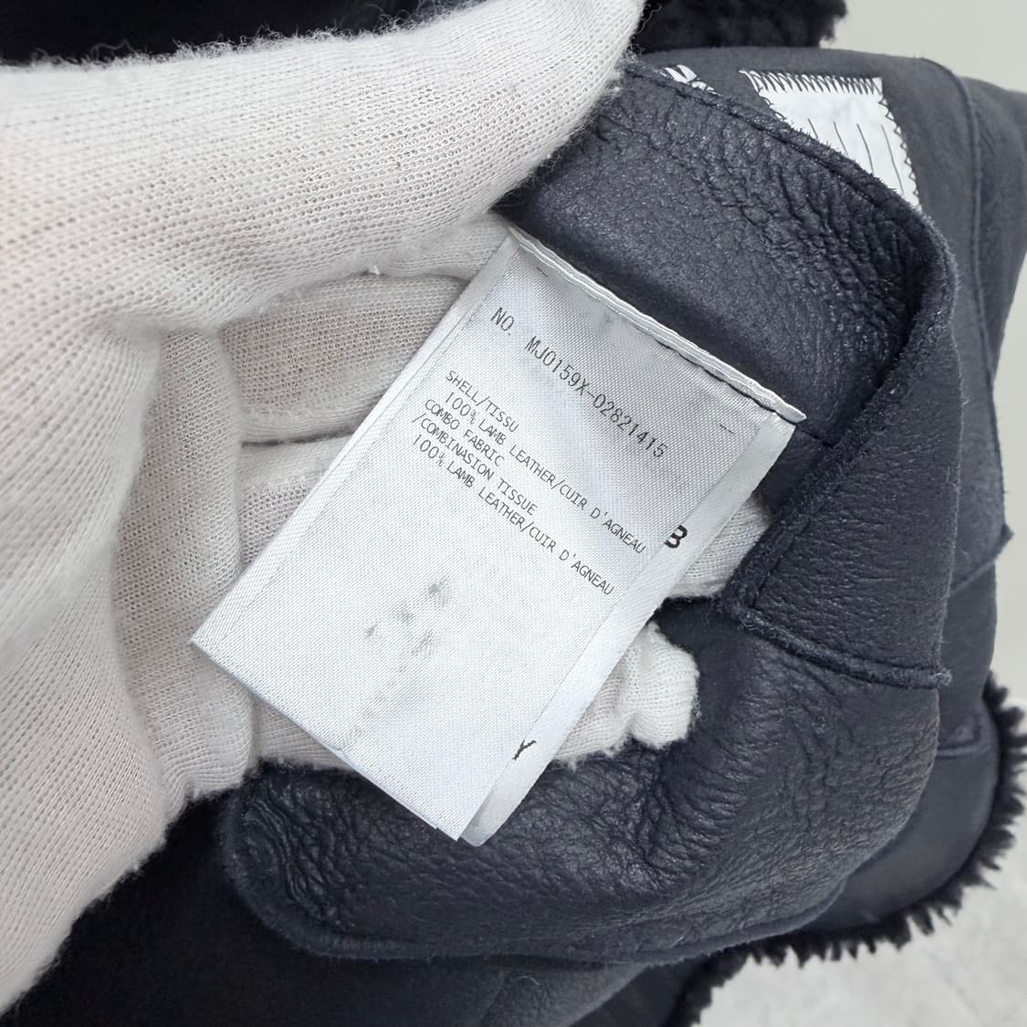 [S+급/오버핏1] 톰브라운 사선완장 다이드 시어링 레더 자켓 상품이미지9