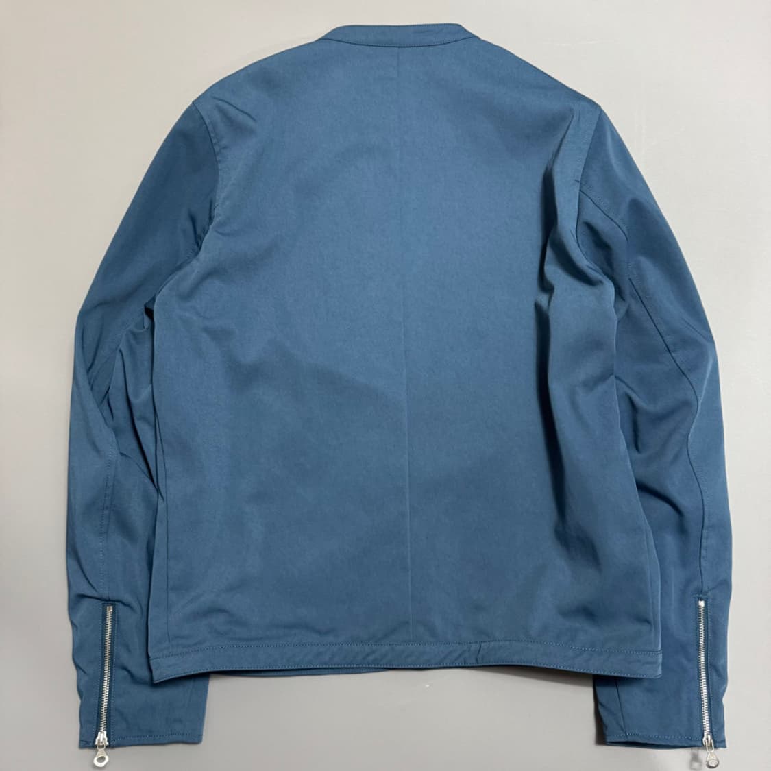 디젤(DIESEL) 블루 슬리브 서클로고 가공 나일론 글로리 라이더 자켓 상품이미지5